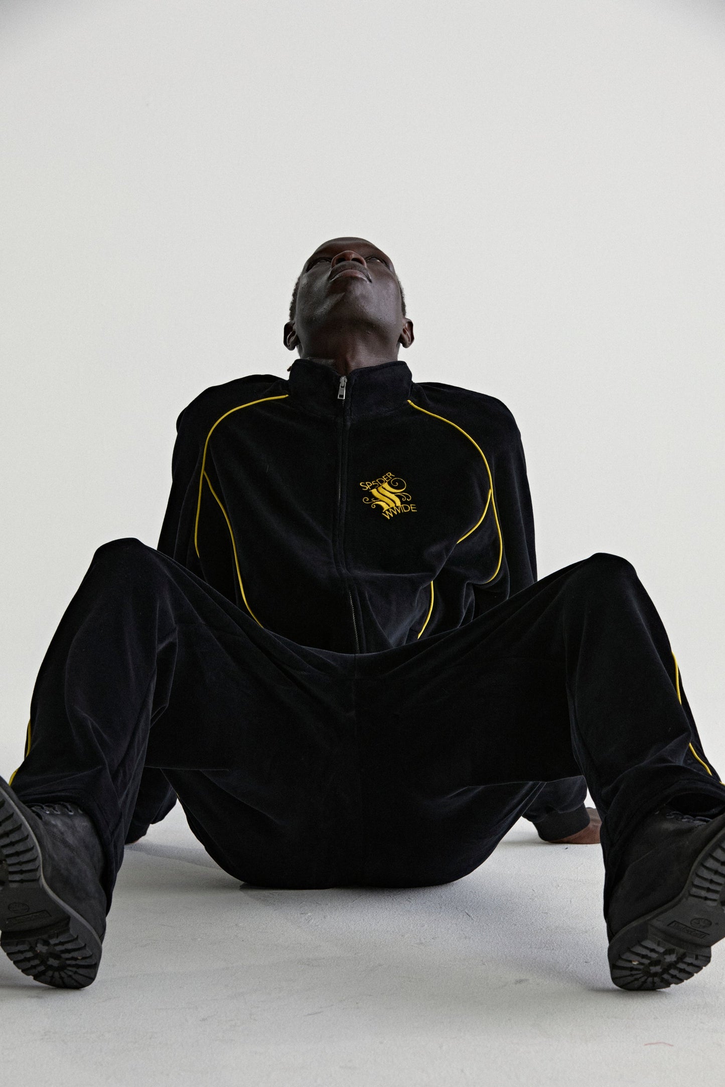 OUTLINE VELOUR TRACK JACKET ON MODEL