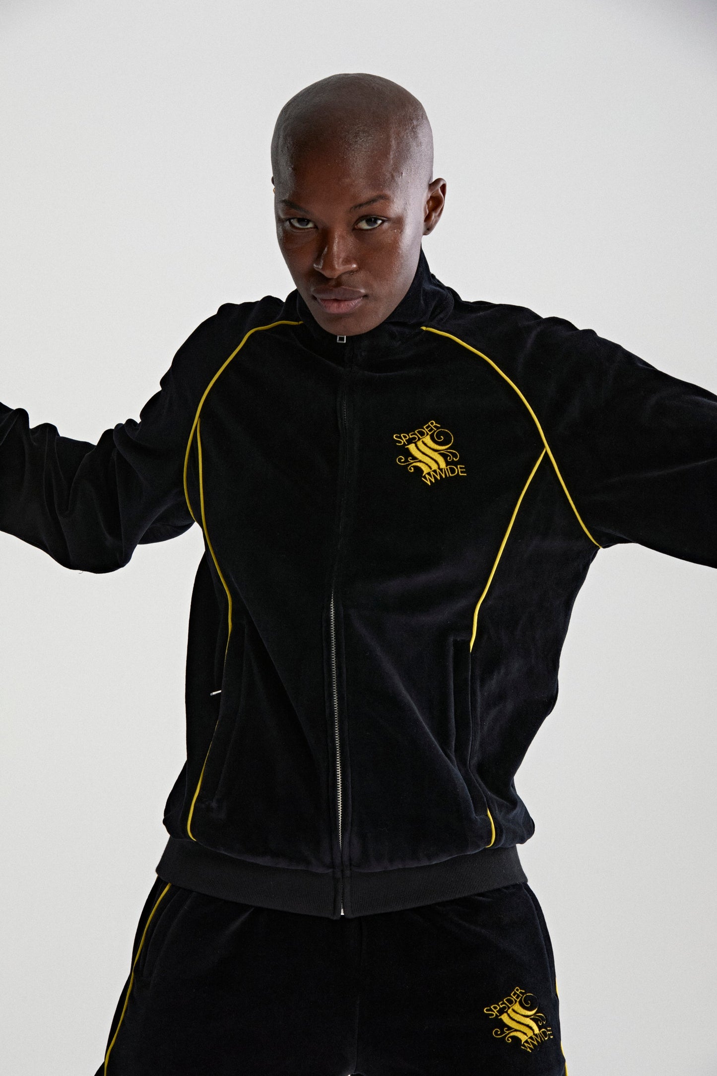 OUTLINE VELOUR TRACK JACKET ON MODEL