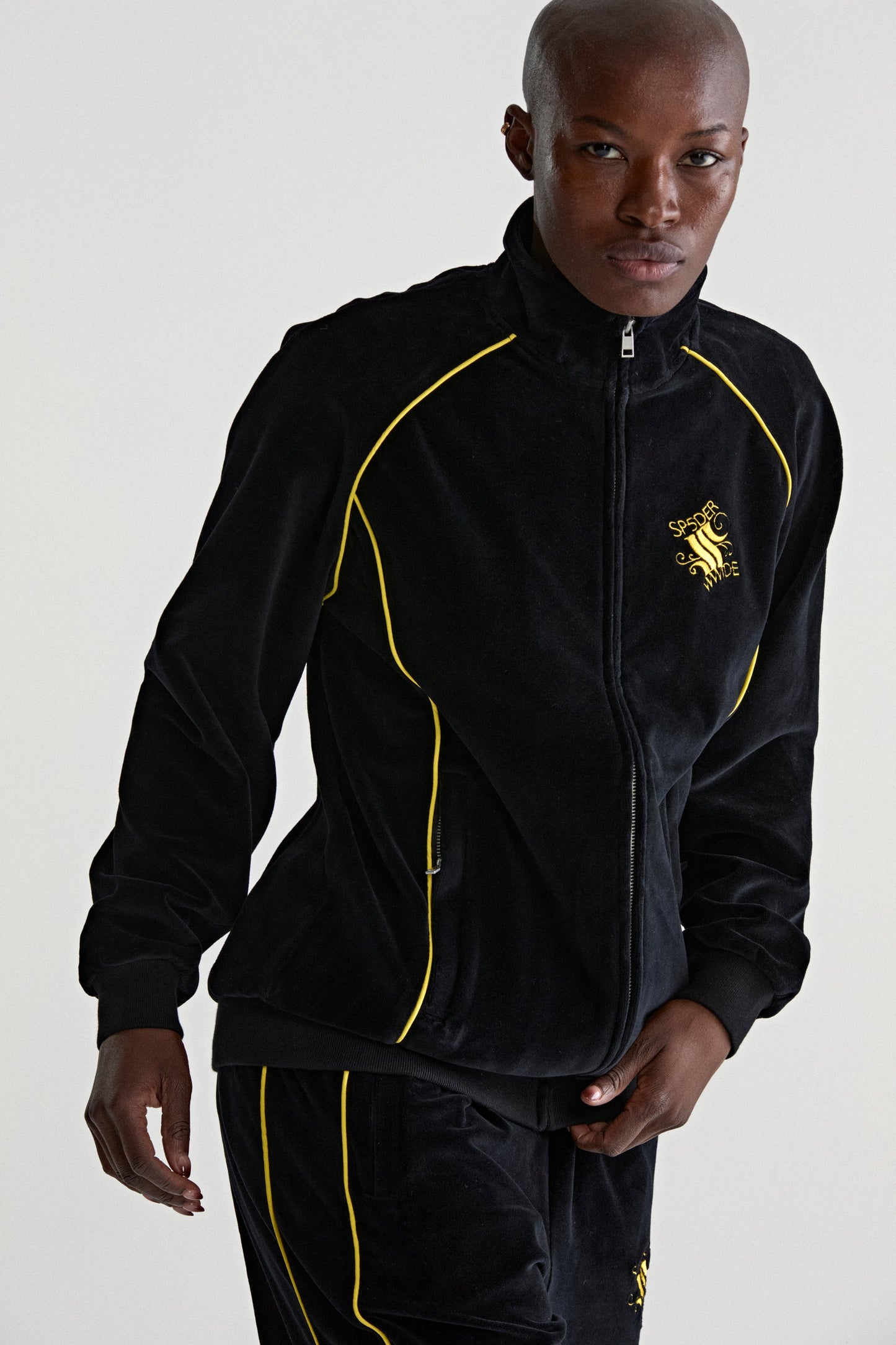 OUTLINE VELOUR TRACK JACKET ON MODEL
