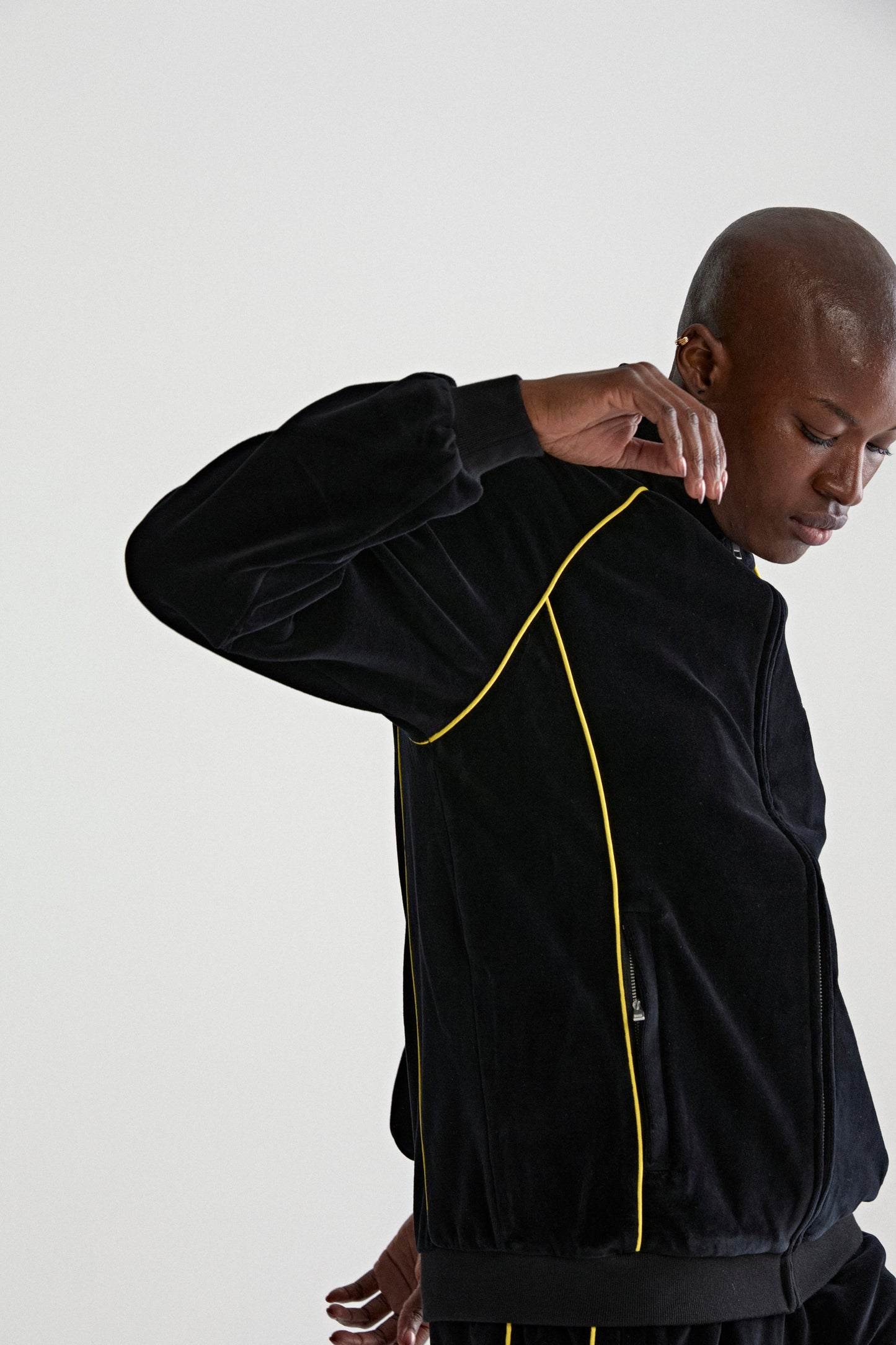 OUTLINE VELOUR TRACK JACKET ON MODEL