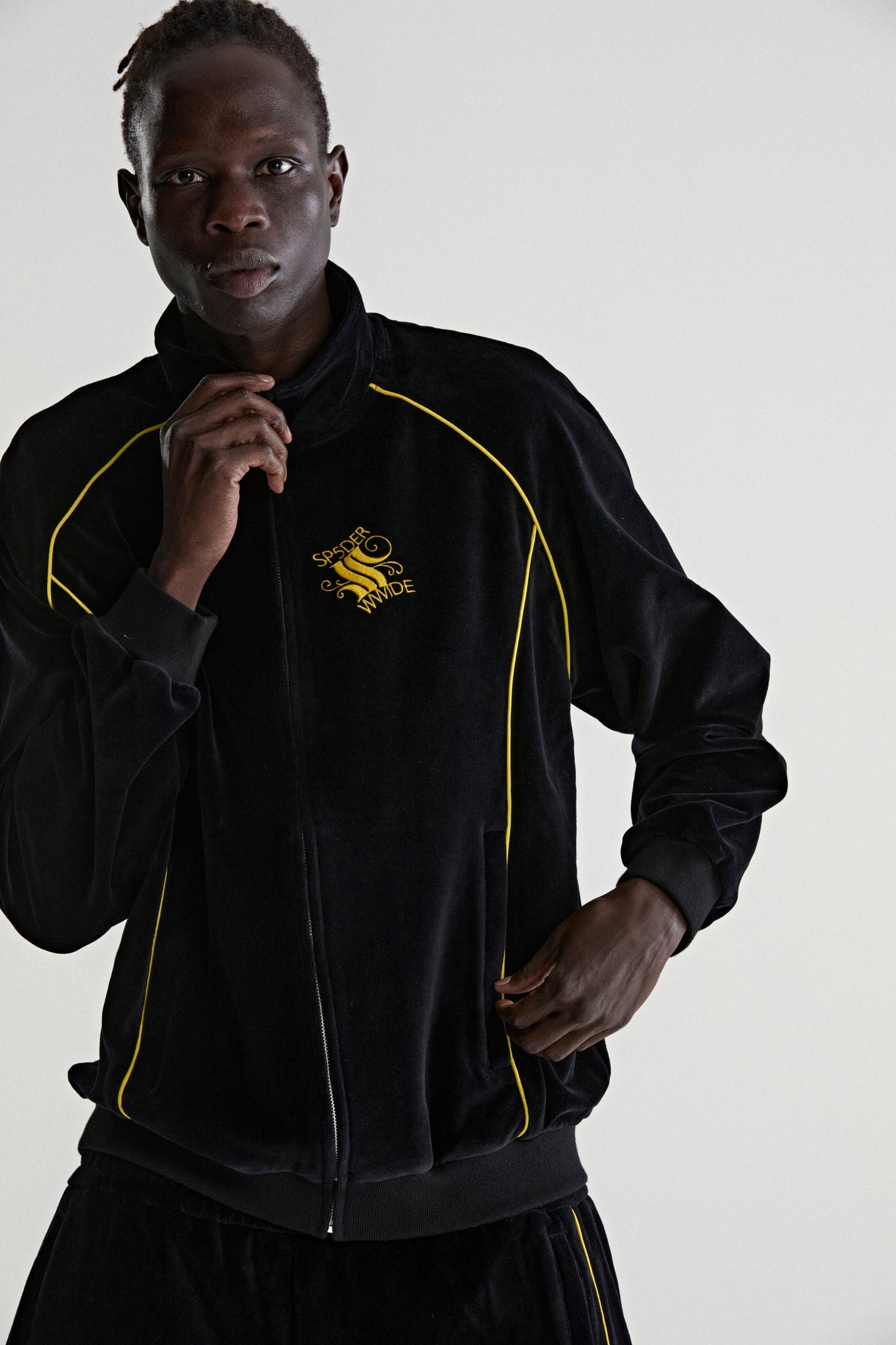 OUTLINE VELOUR TRACK JACKET ON MODEL