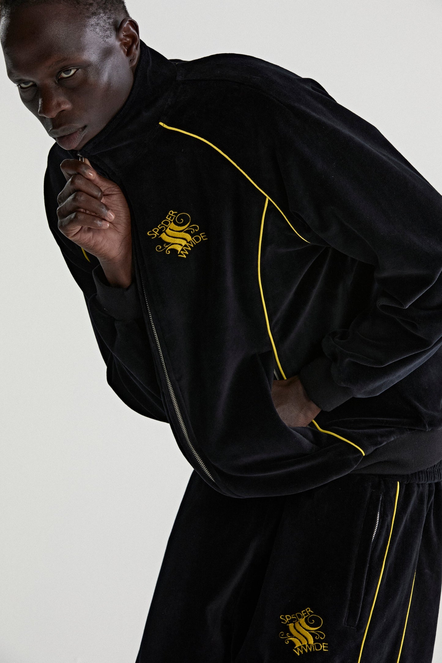 OUTLINE VELOUR TRACK JACKET ON MODEL