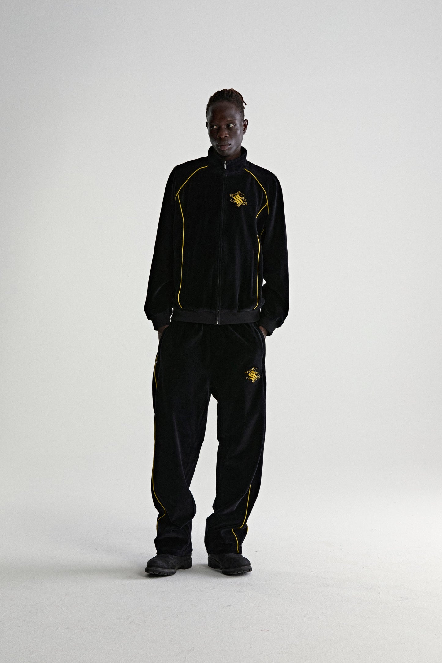 OUTLINE VELOUR TRACK JACKET ON MODEL