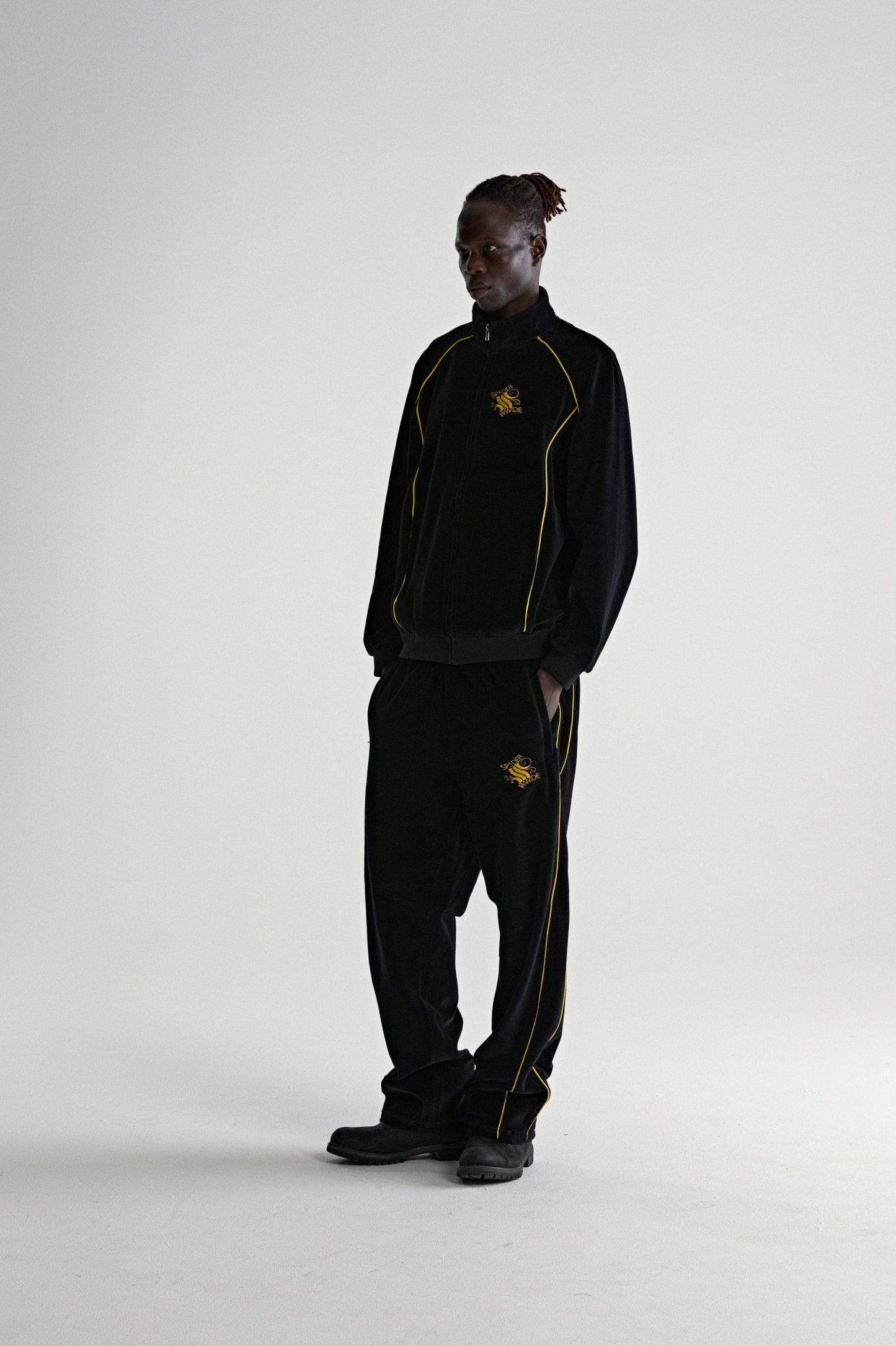 OUTLINE VELOUR TRACK JACKET ON MODEL