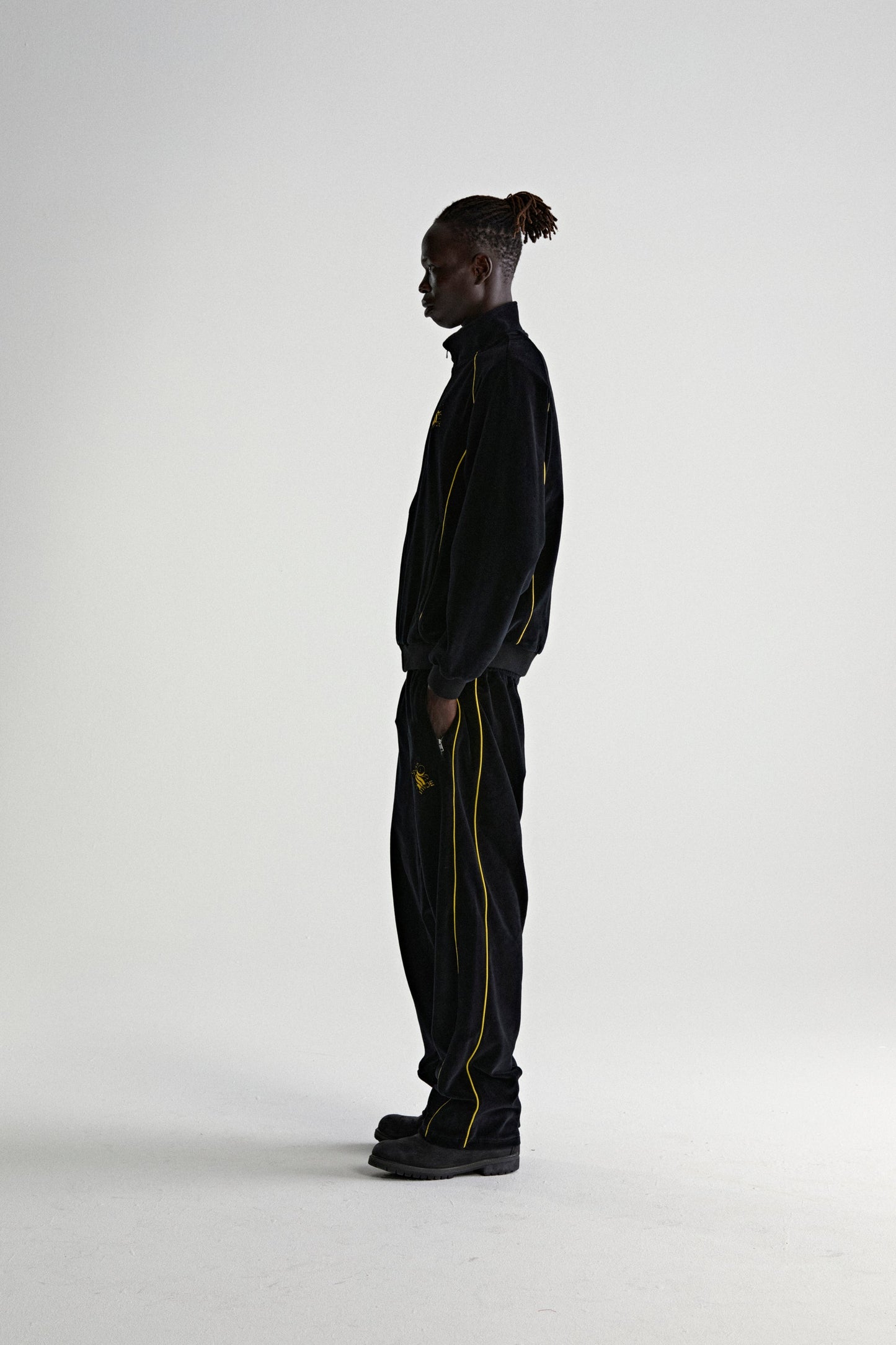 OUTLINE VELOUR TRACK JACKET ON MODEL
