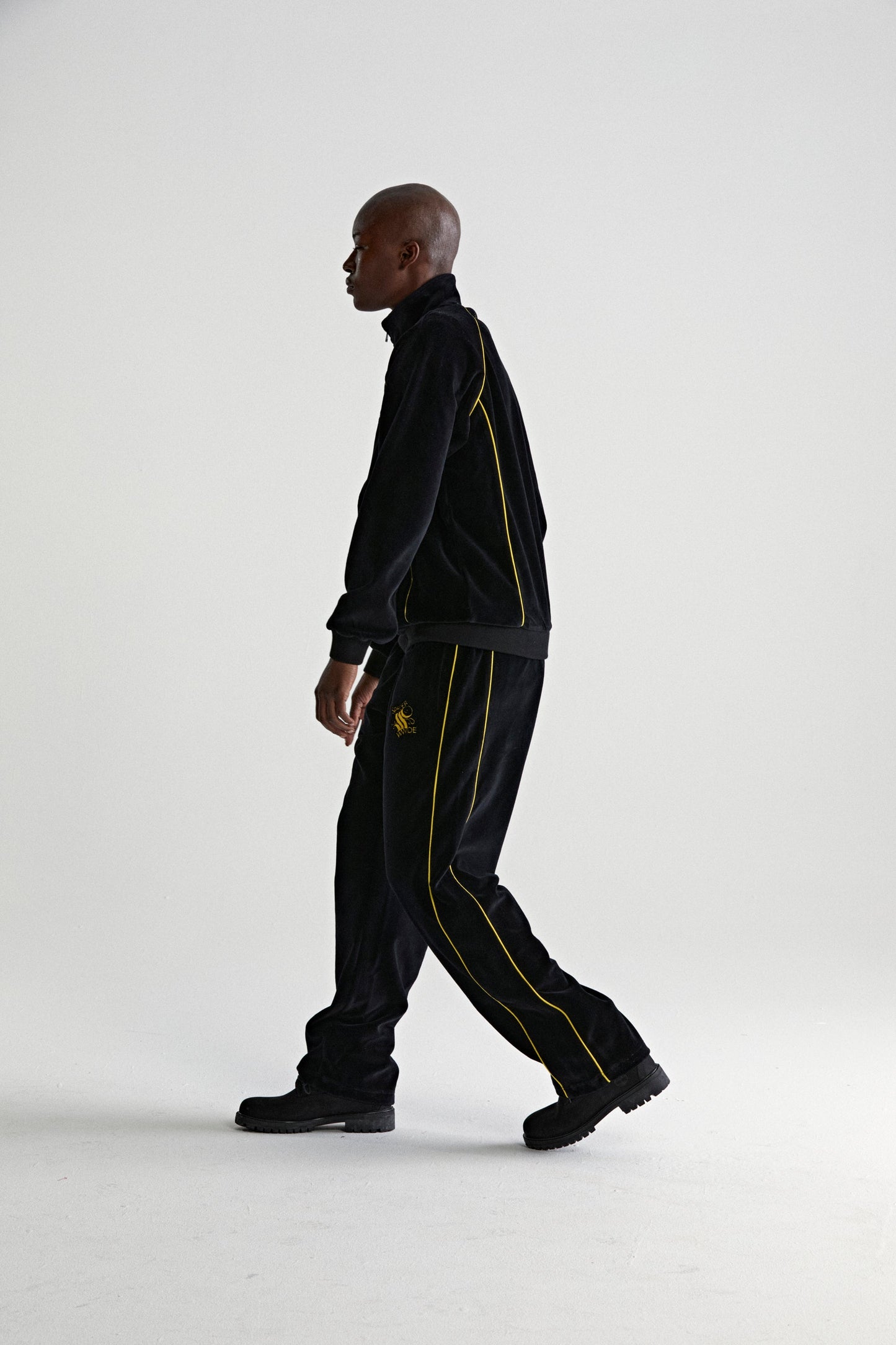 OUTLINE VELOUR TRACK JACKET ON MODEL