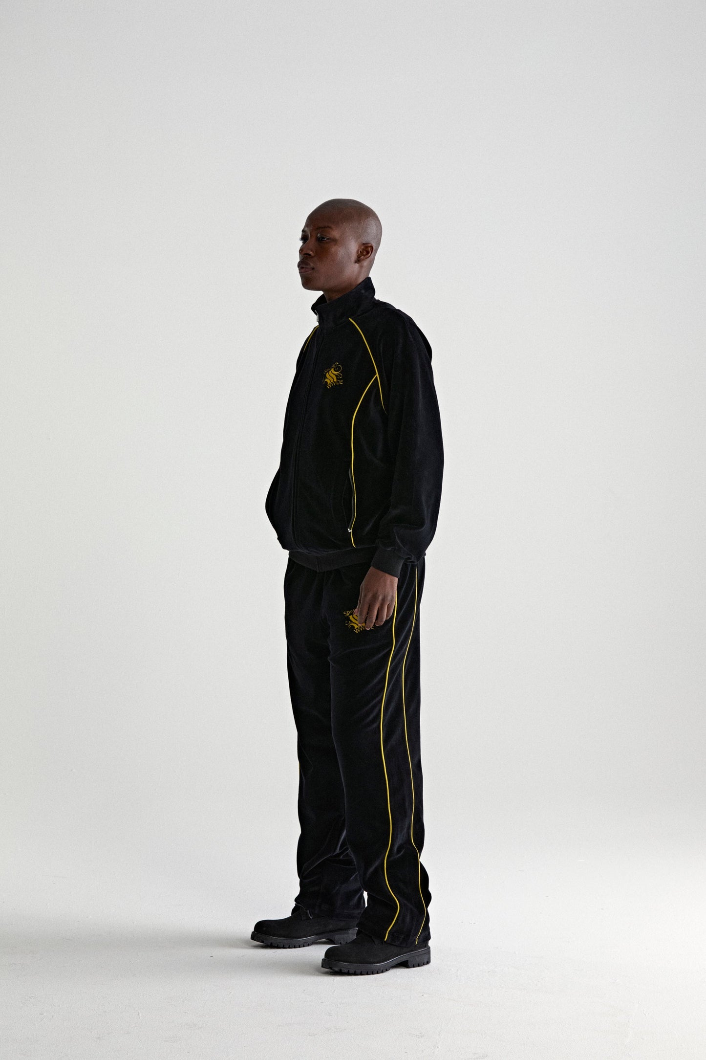 OUTLINE VELOUR TRACK JACKET ON MODEL