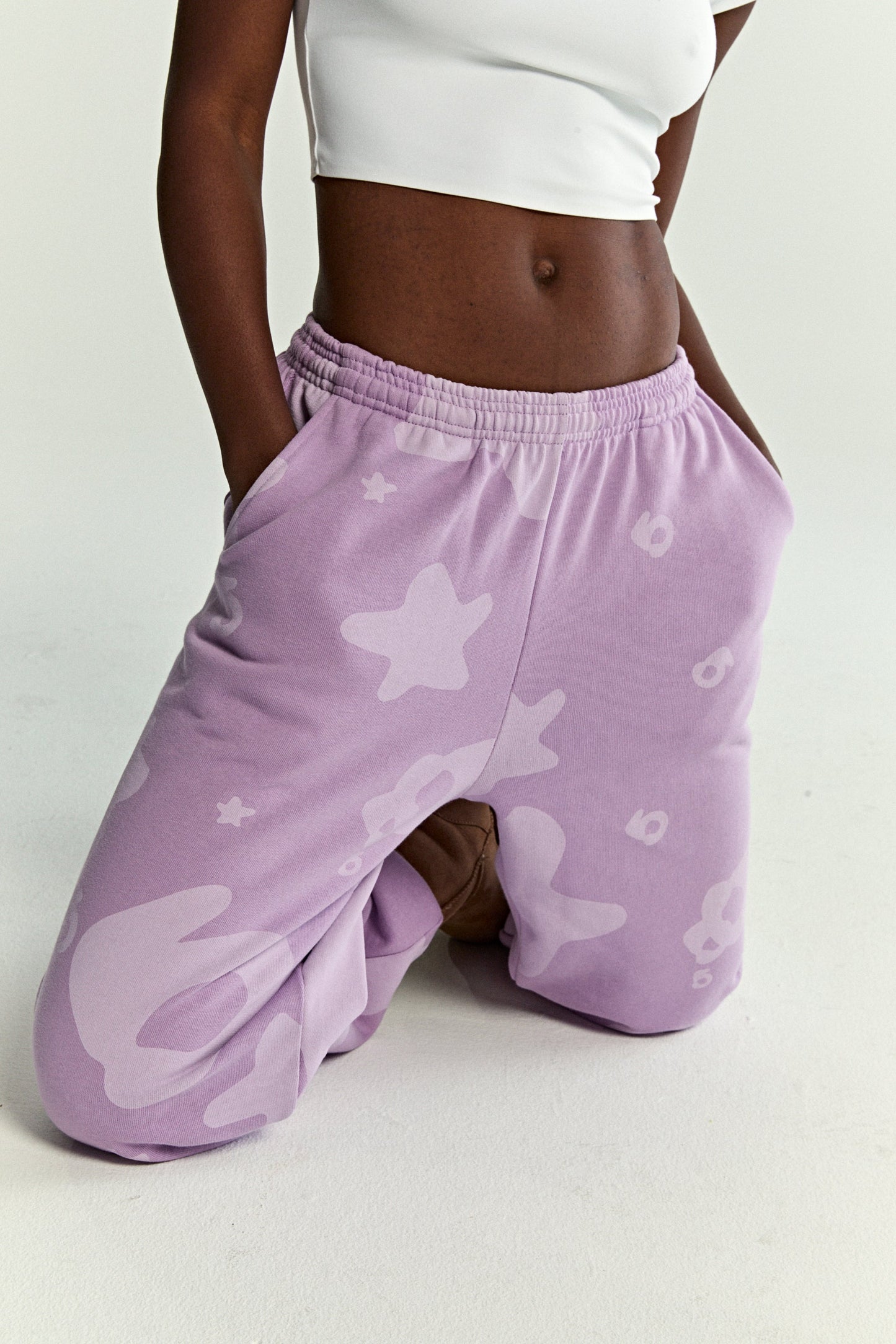 ACAI BELUGA V2 SWEATPANT ON MODEL