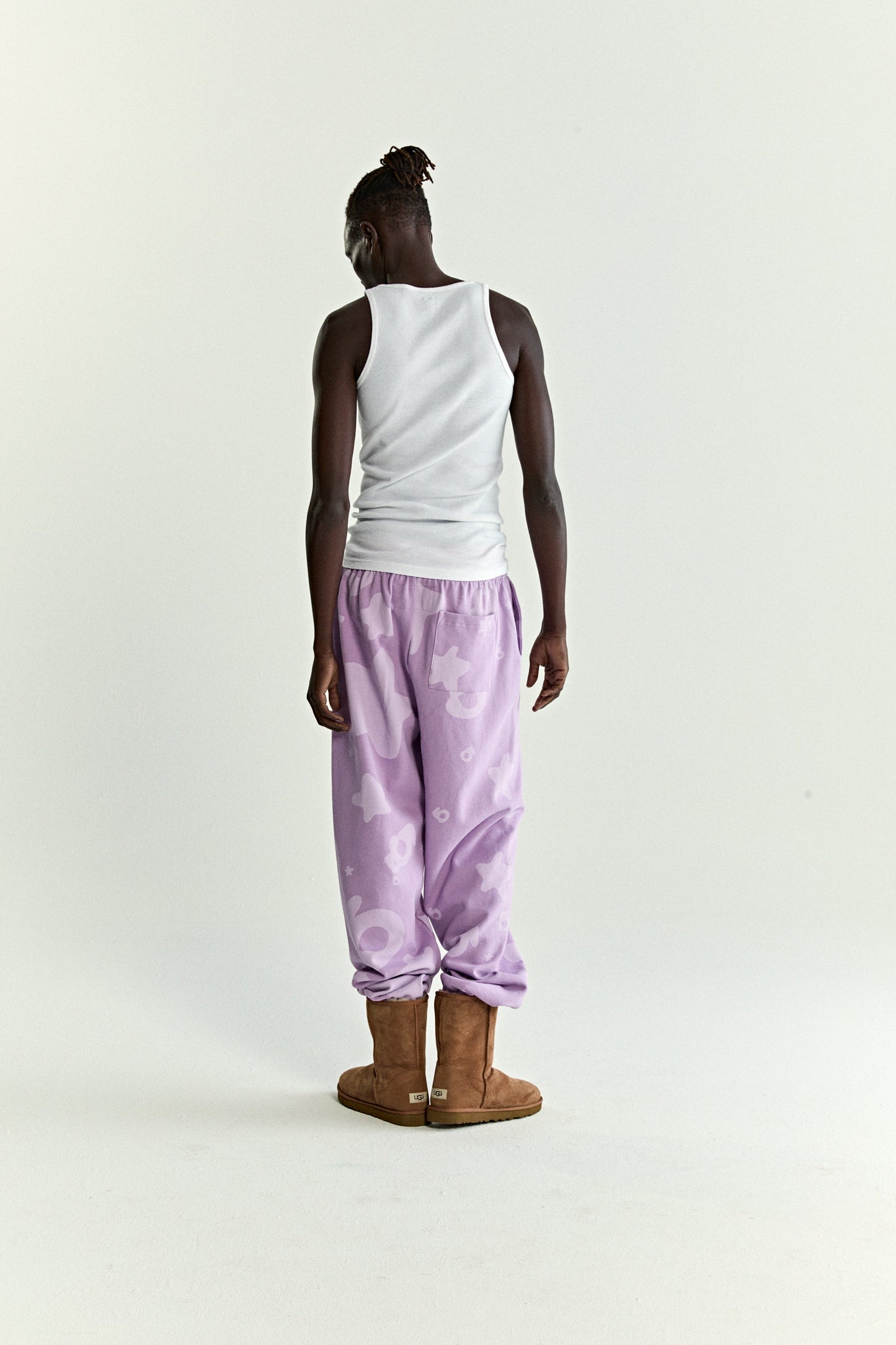 ACAI BELUGA V2 SWEATPANT ON MODEL