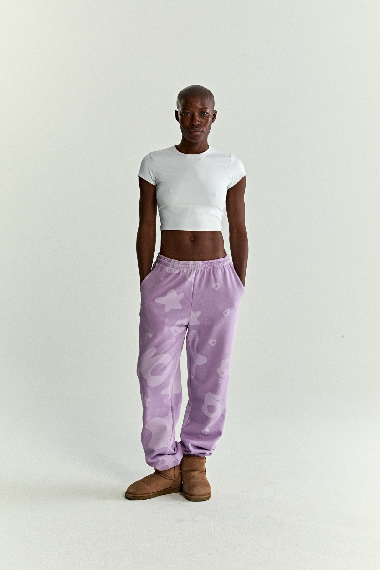 ACAI BELUGA V2 SWEATPANT ON MODEL