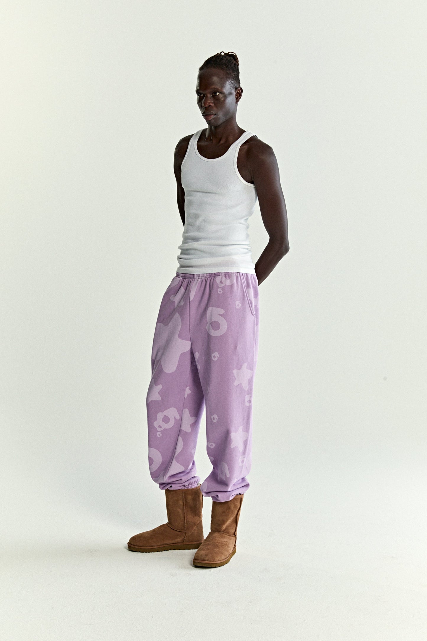 ACAI BELUGA V2 SWEATPANT ON MODEL