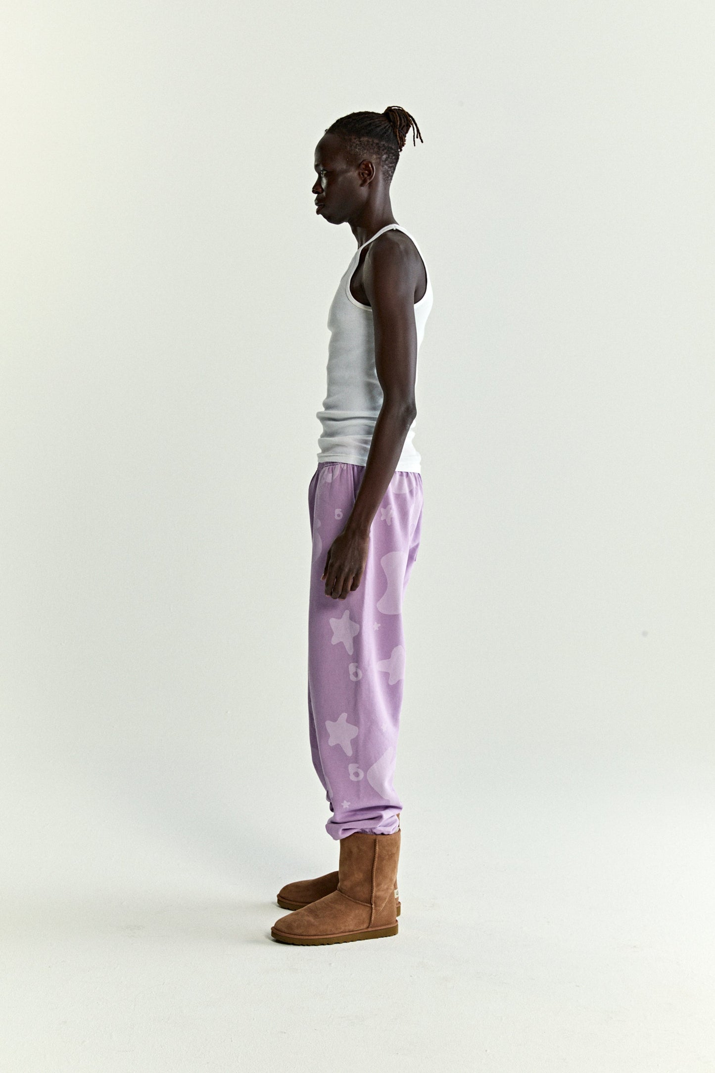 ACAI BELUGA V2 SWEATPANT ON MODEL