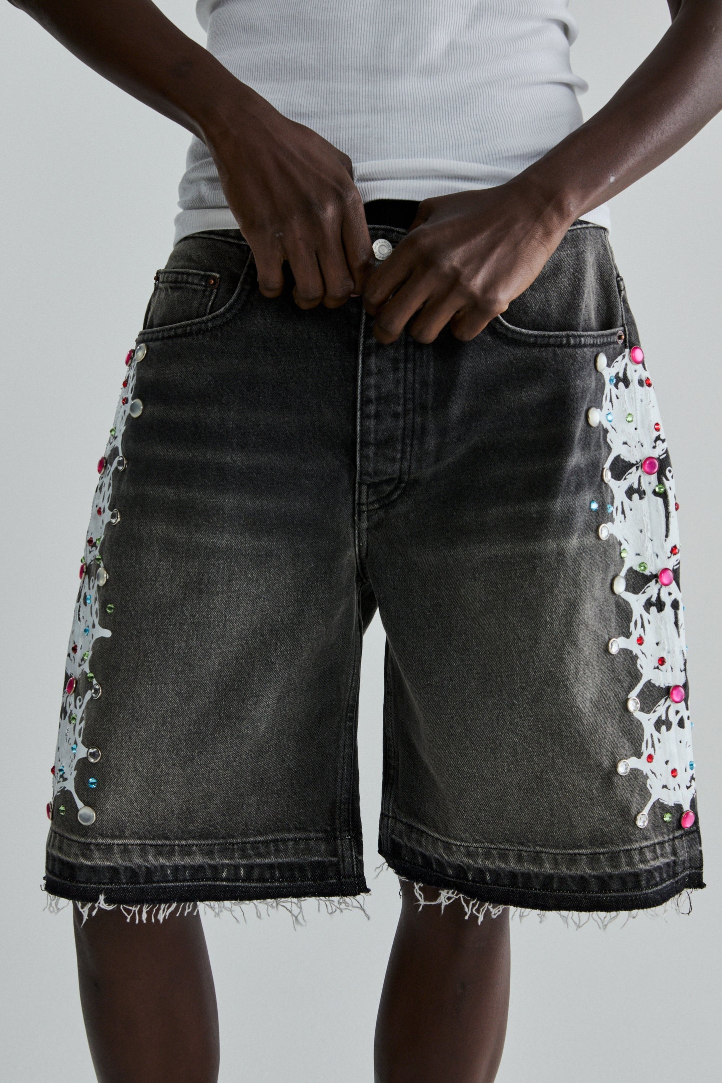 BLACK WASH WEB STONE DENIM SHORTS ON MODEL