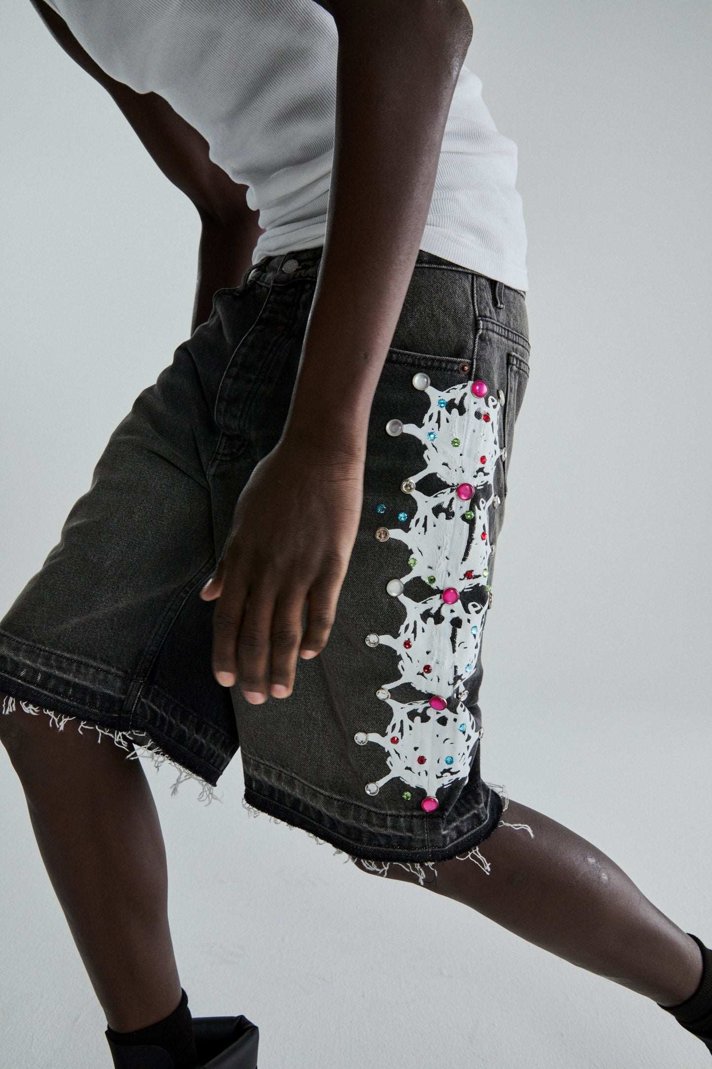 BLACK WASH WEB STONE DENIM SHORTS ON MODEL