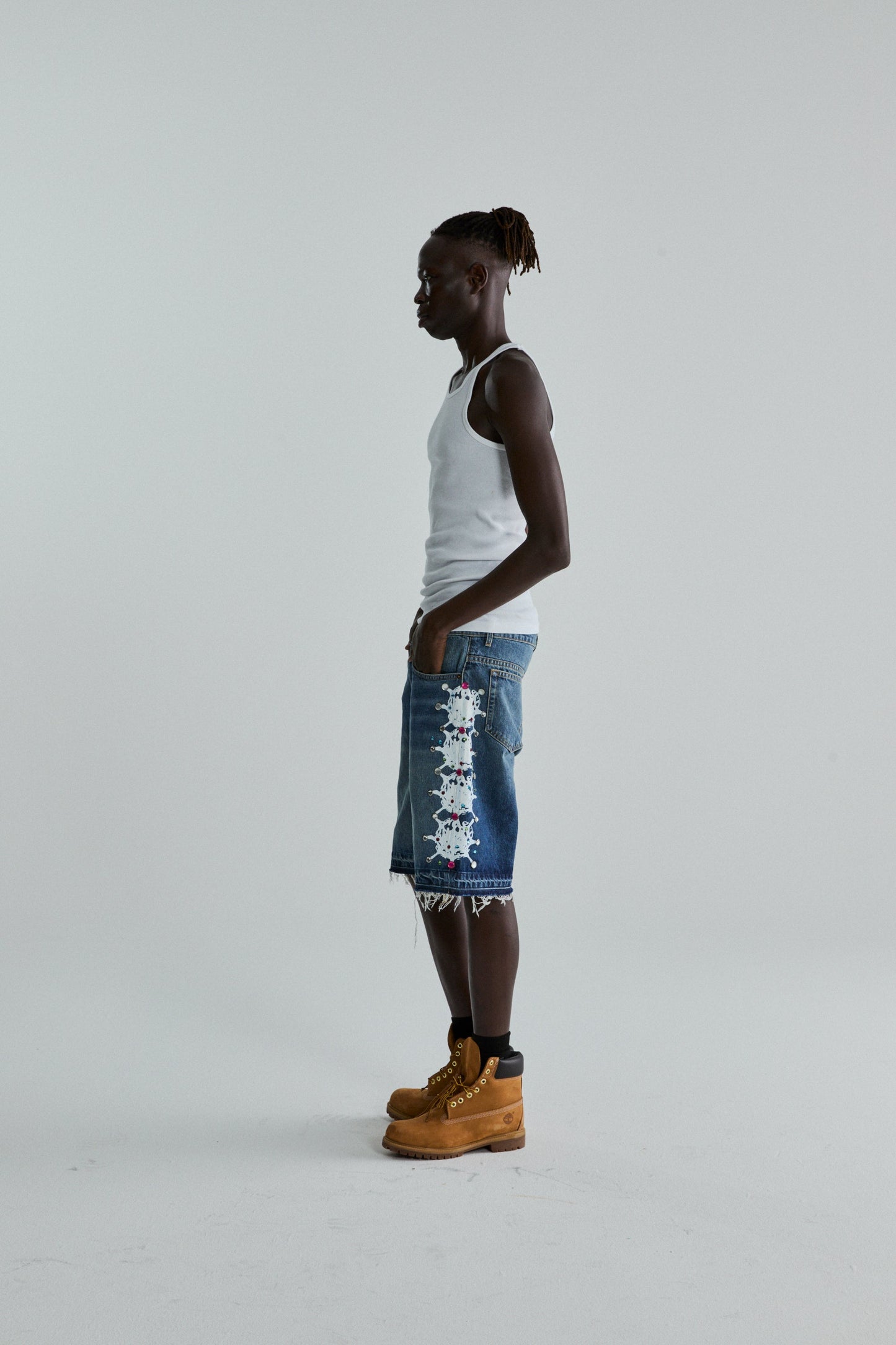 LBW WEB STONE DENIM SHORTS ON MODEL