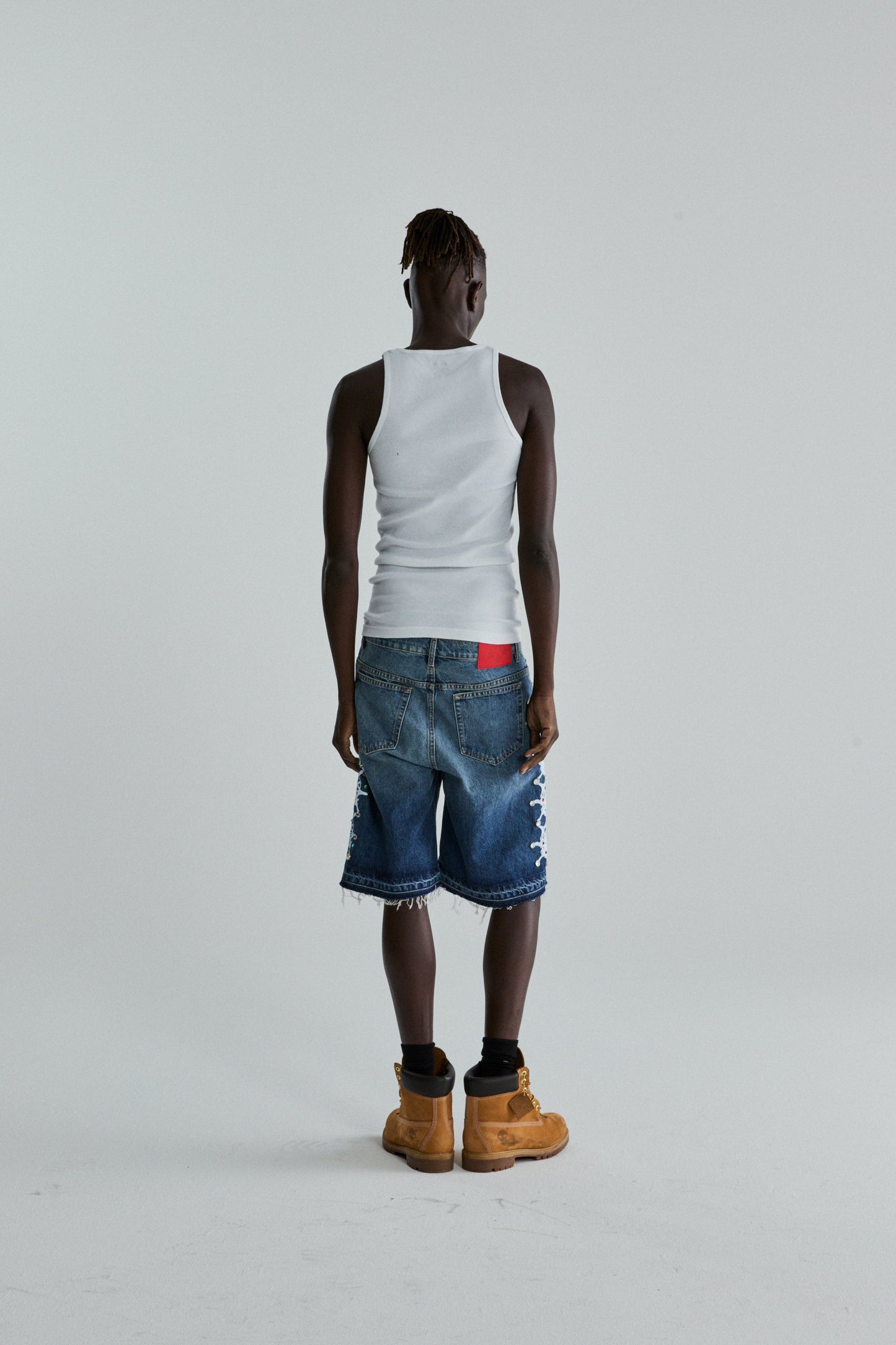 LBW WEB STONE DENIM SHORTS ON MODEL