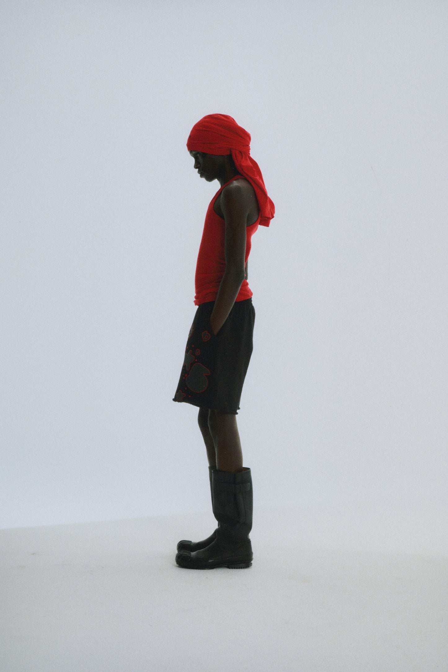 BLACK BELUGA OUTLINE SWEATSHORT ON MODEL