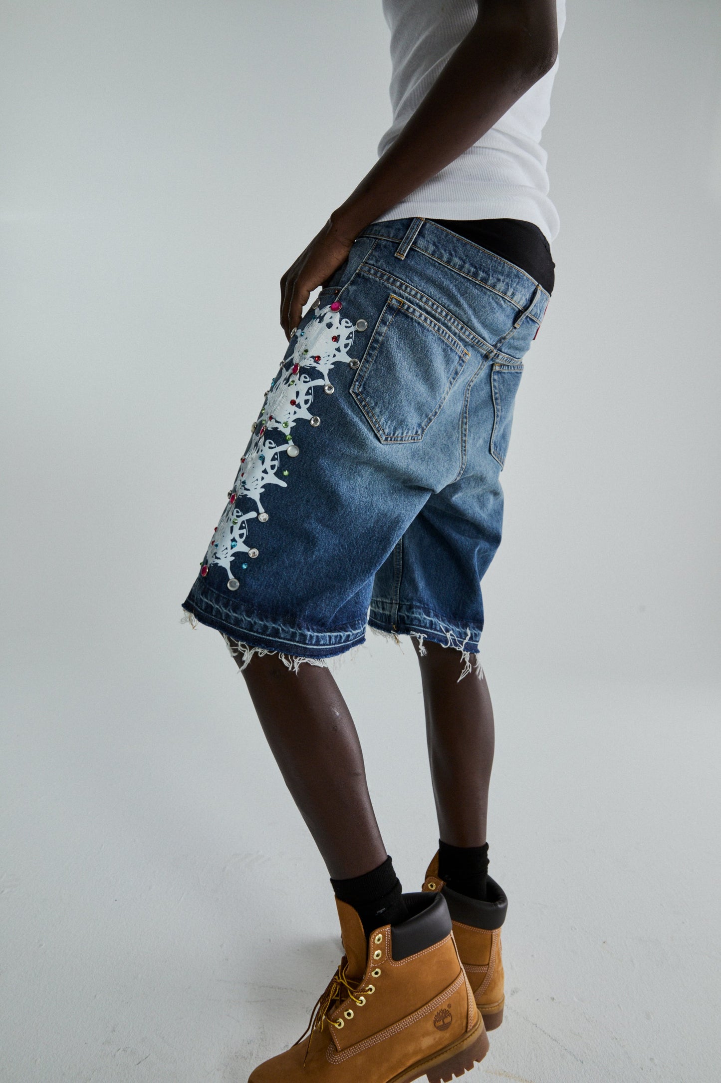 LBW WEB STONE DENIM SHORTS ON MODEL