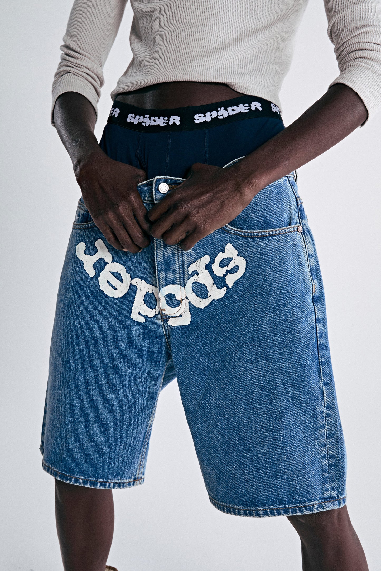 OG LOGO DENIM PATCH SHORT ON MODEL 2