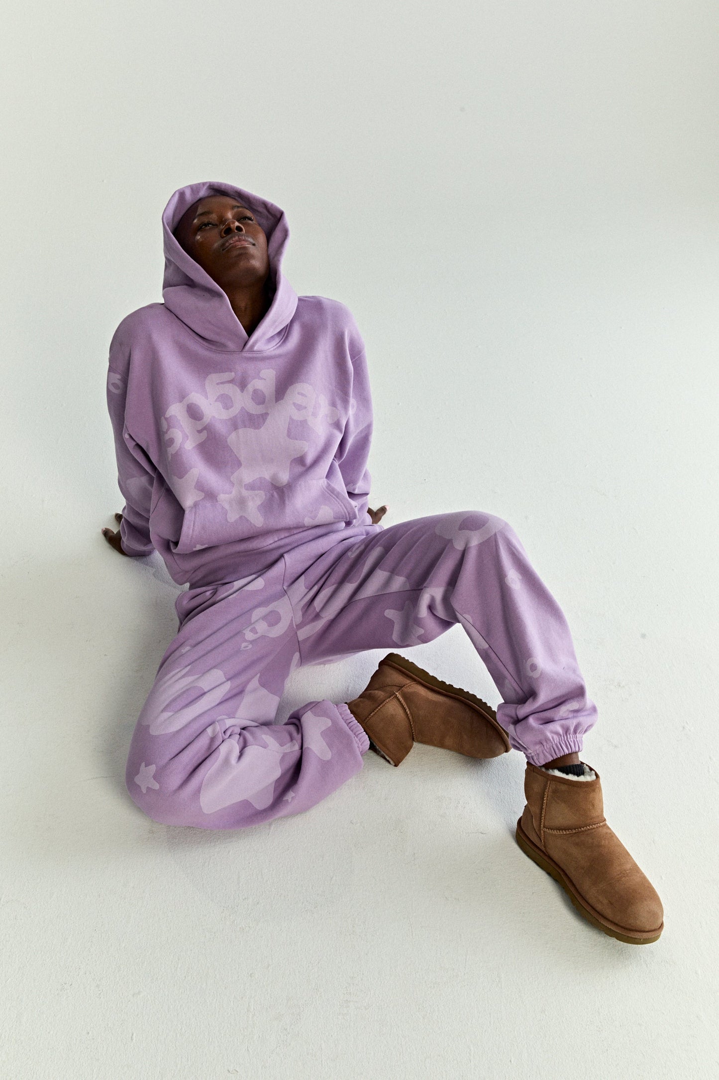 ACAI BELUGA V2 HOODIE ON MODEL