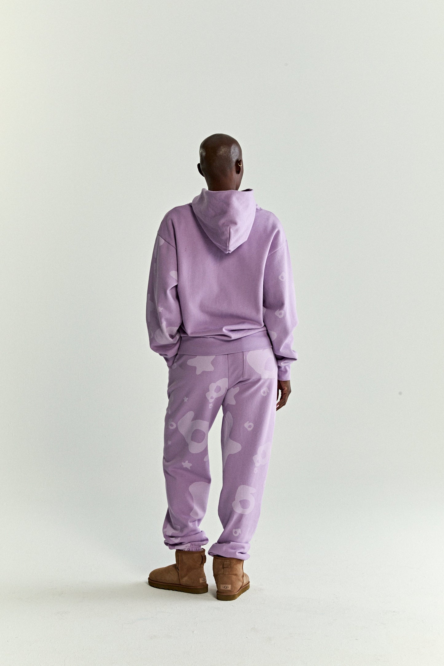 ACAI BELUGA V2 HOODIE ON MODEL