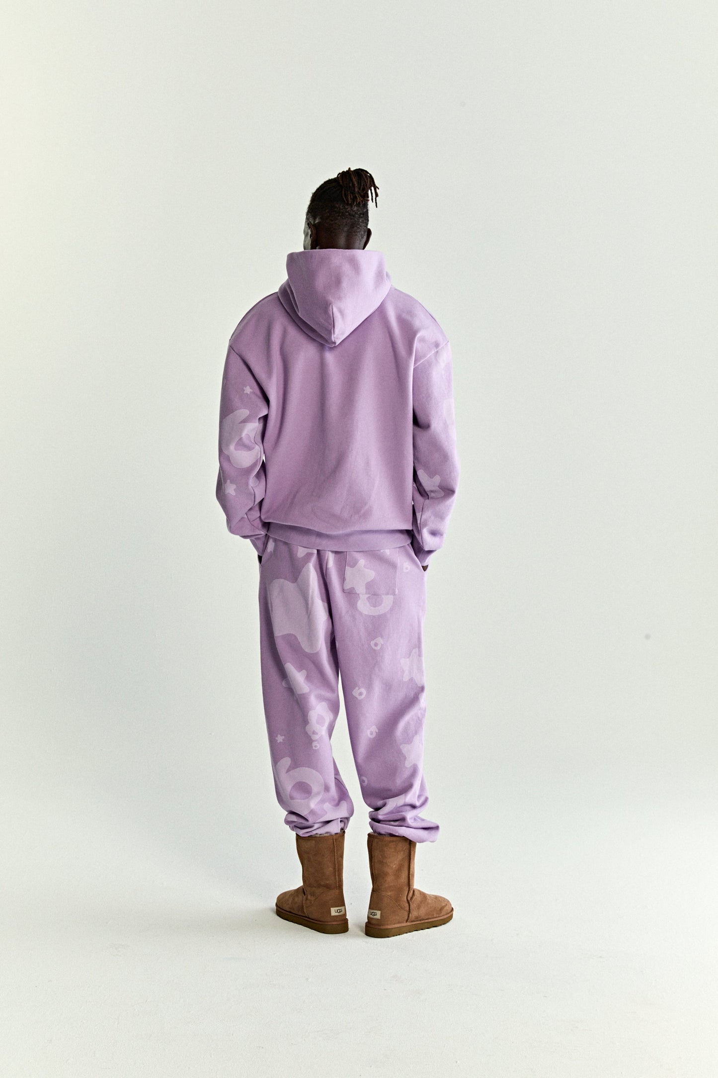ACAI BELUGA V2 HOODIE ON MODEL