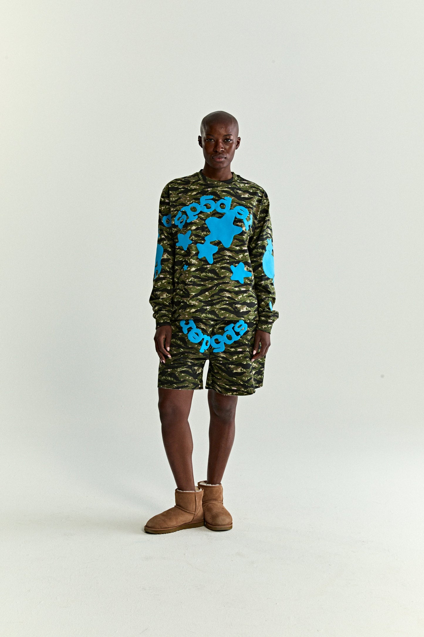 BELUGA TIGER CAMO LONGSLEEVE ON MODEL