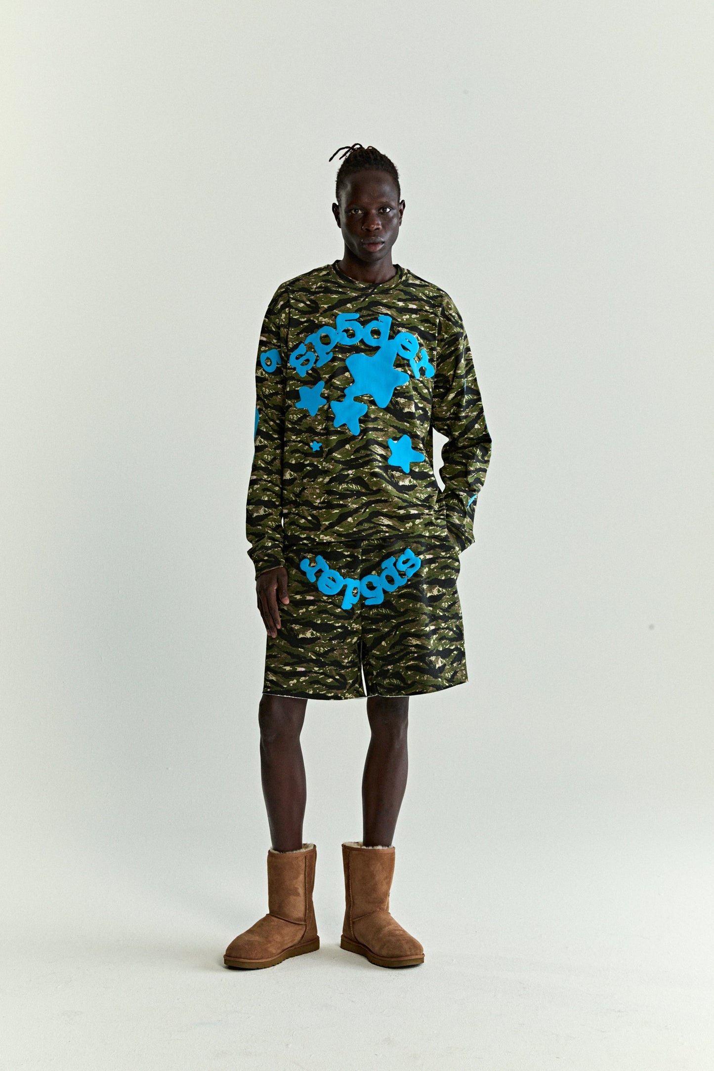 BELUGA TIGER CAMO LONGSLEEVE ON MODEL