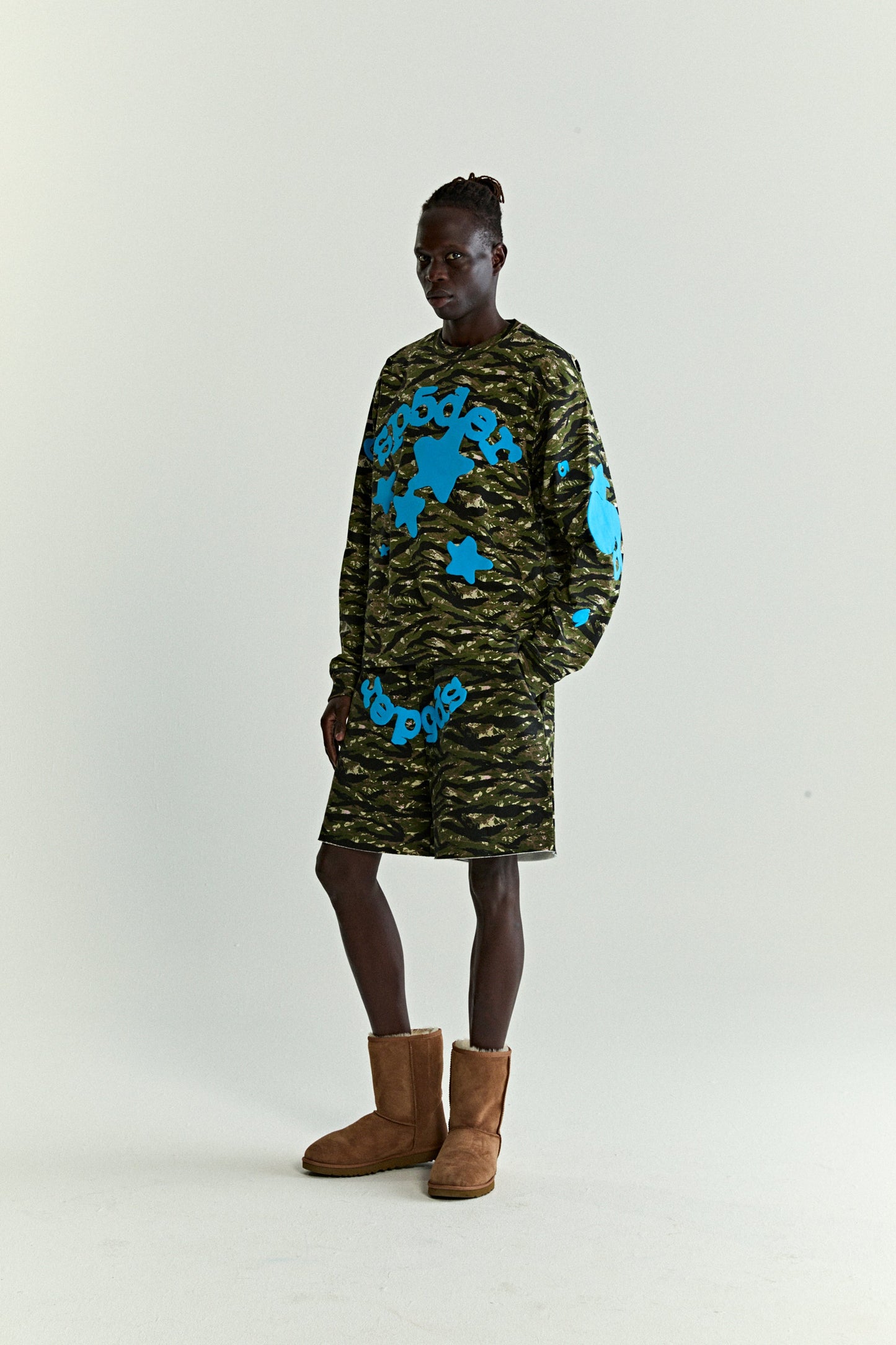 BELUGA TIGER CAMO LONGSLEEVE ON MODEL