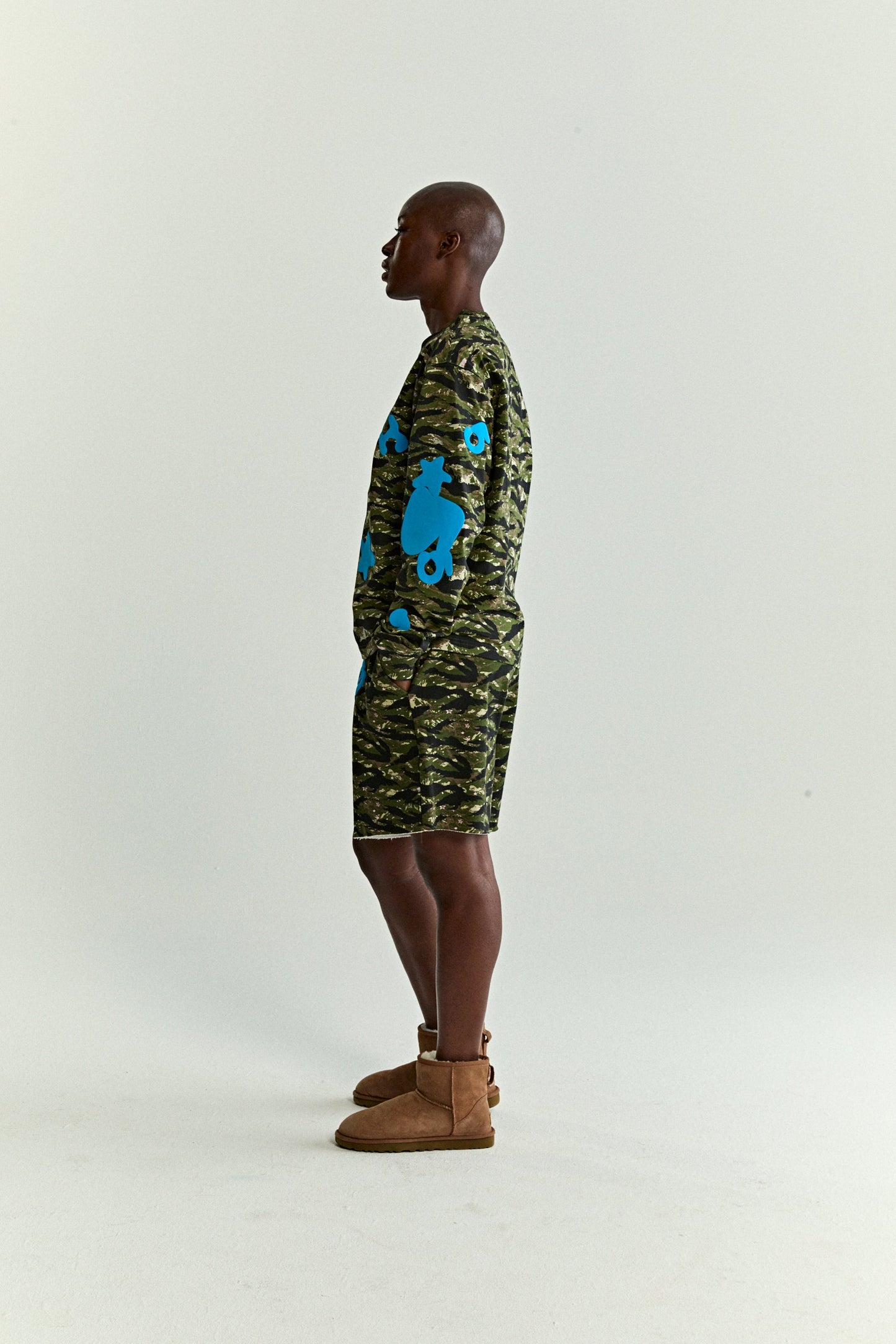 BELUGA TIGER CAMO LONGSLEEVE ON MODEL