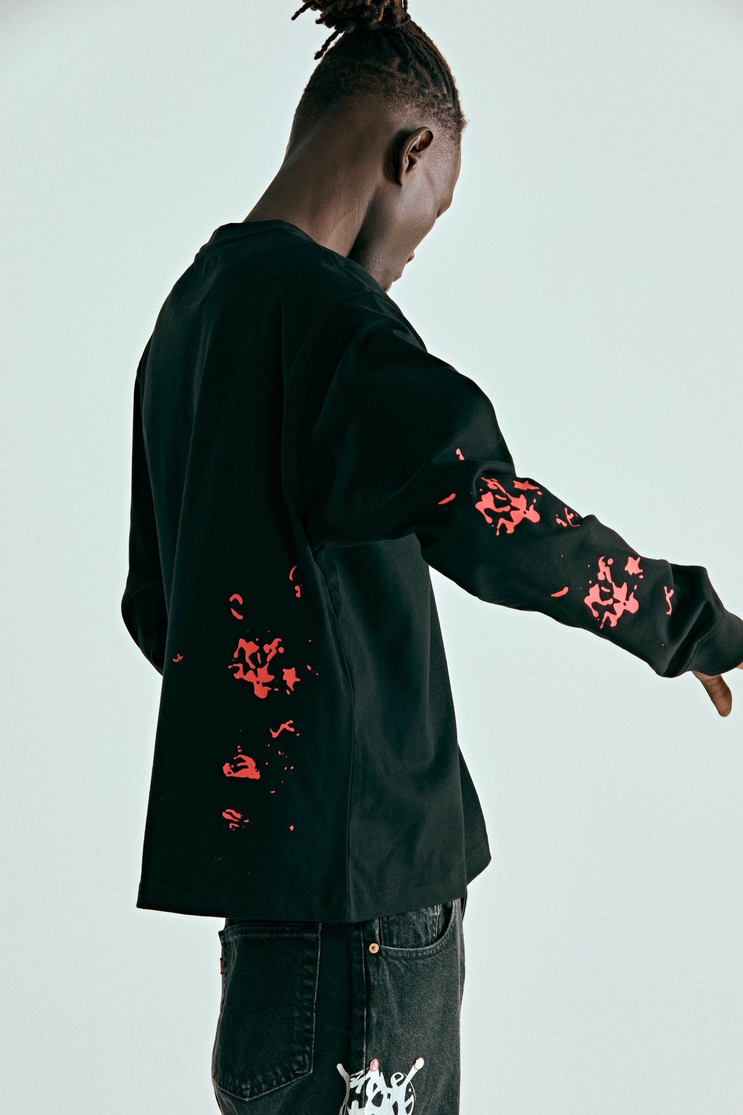 BLACK WEB MONITOR LS HW TEE ON MODEL