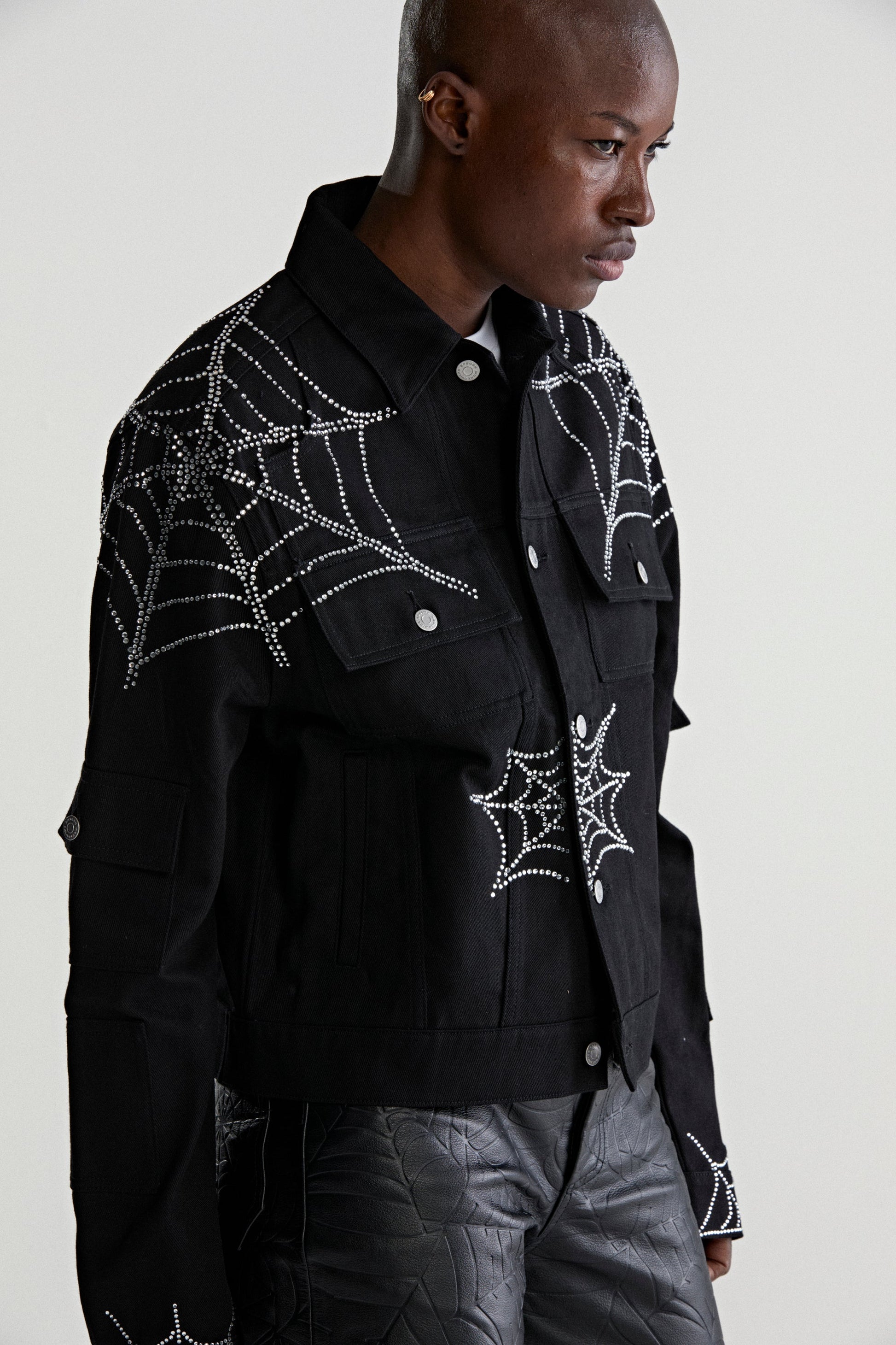 BLACK WEB DENIM CROPPED TRUCKER JACKET