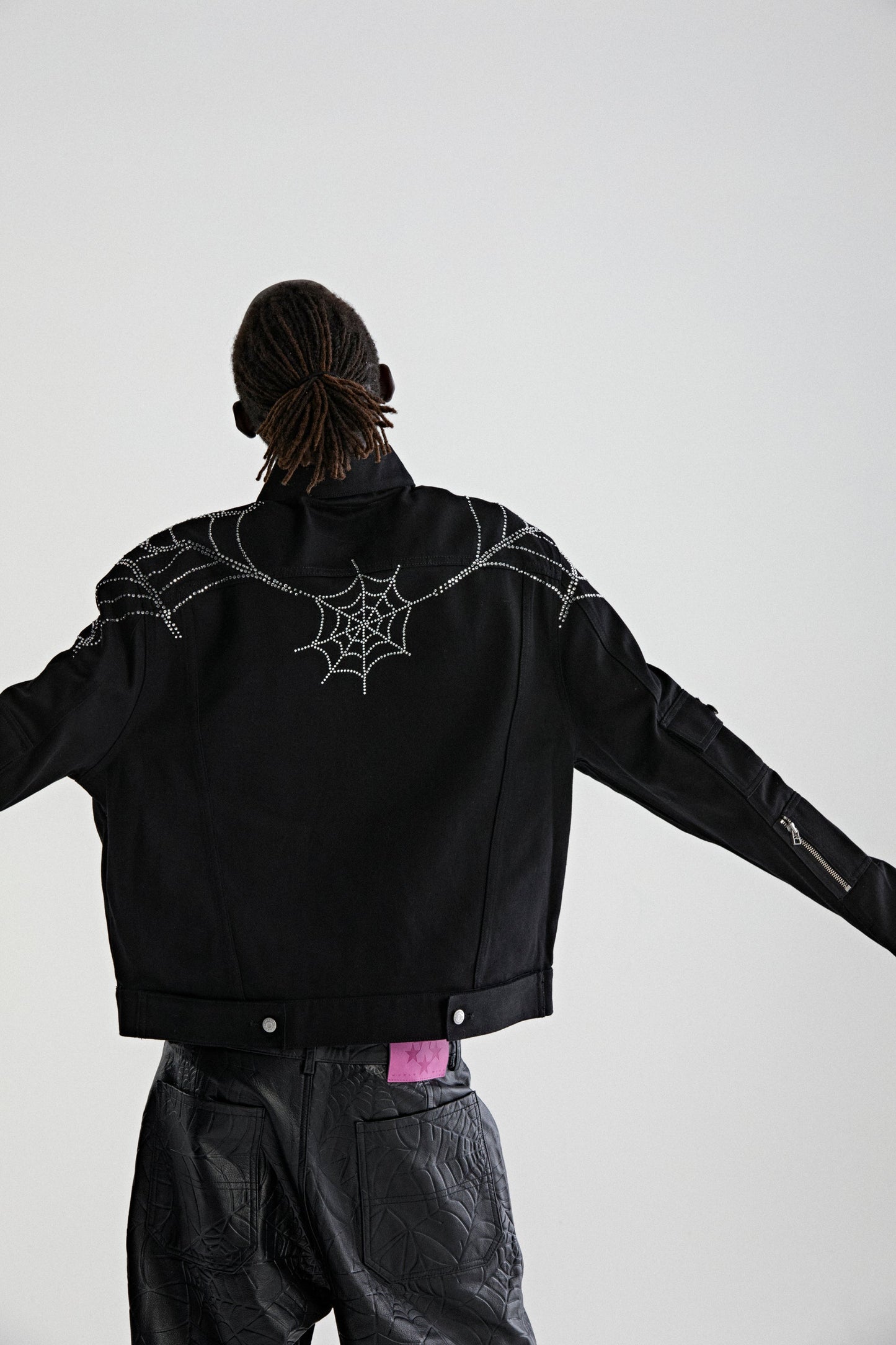 BLACK WEB DENIM CROPPED TRUCKER JACKET