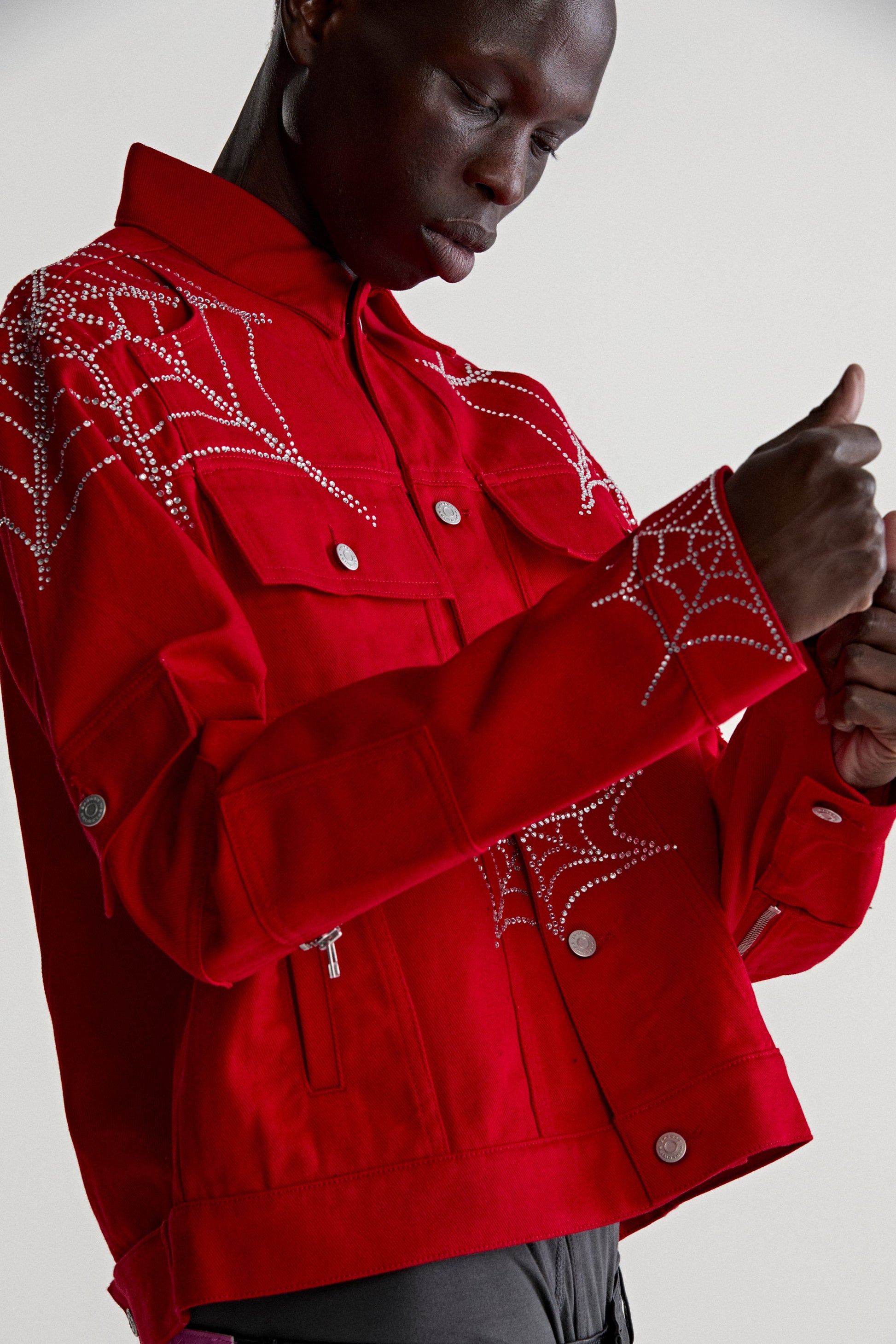 RED WEB DENIM CROPPED TRUCKER JACKET