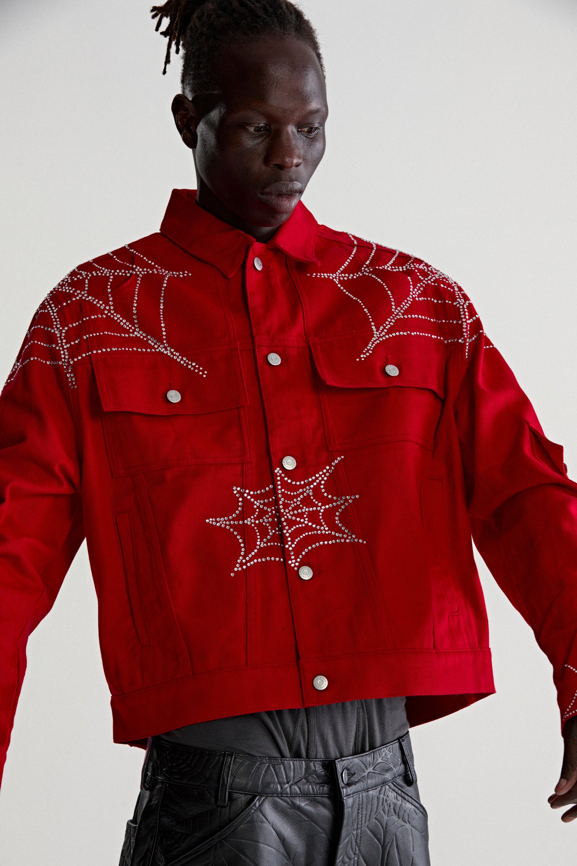 RED WEB DENIM CROPPED TRUCKER JACKET