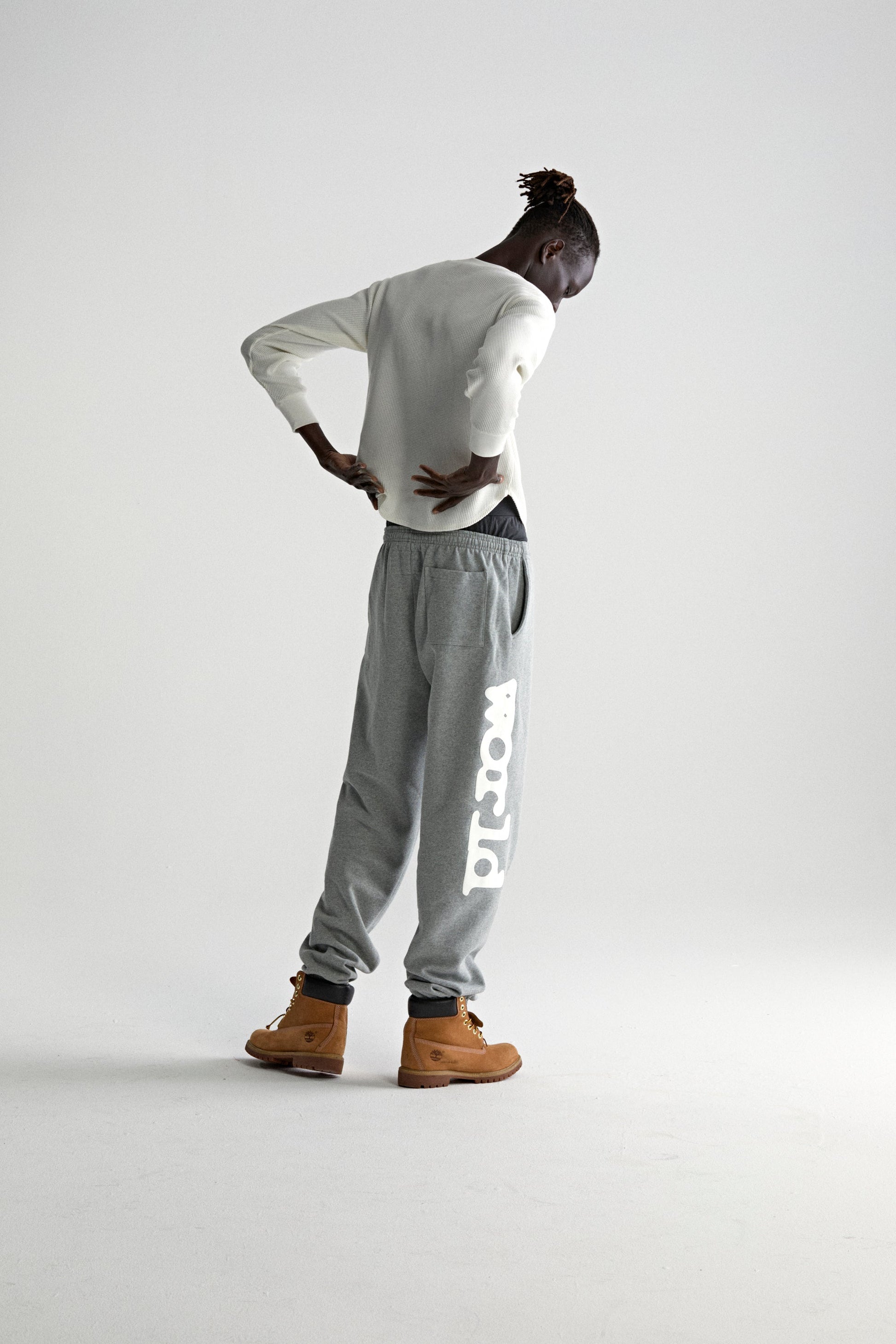 DARK HEATHER GREY BELUGA V2 SWEATPANT ON MODEL