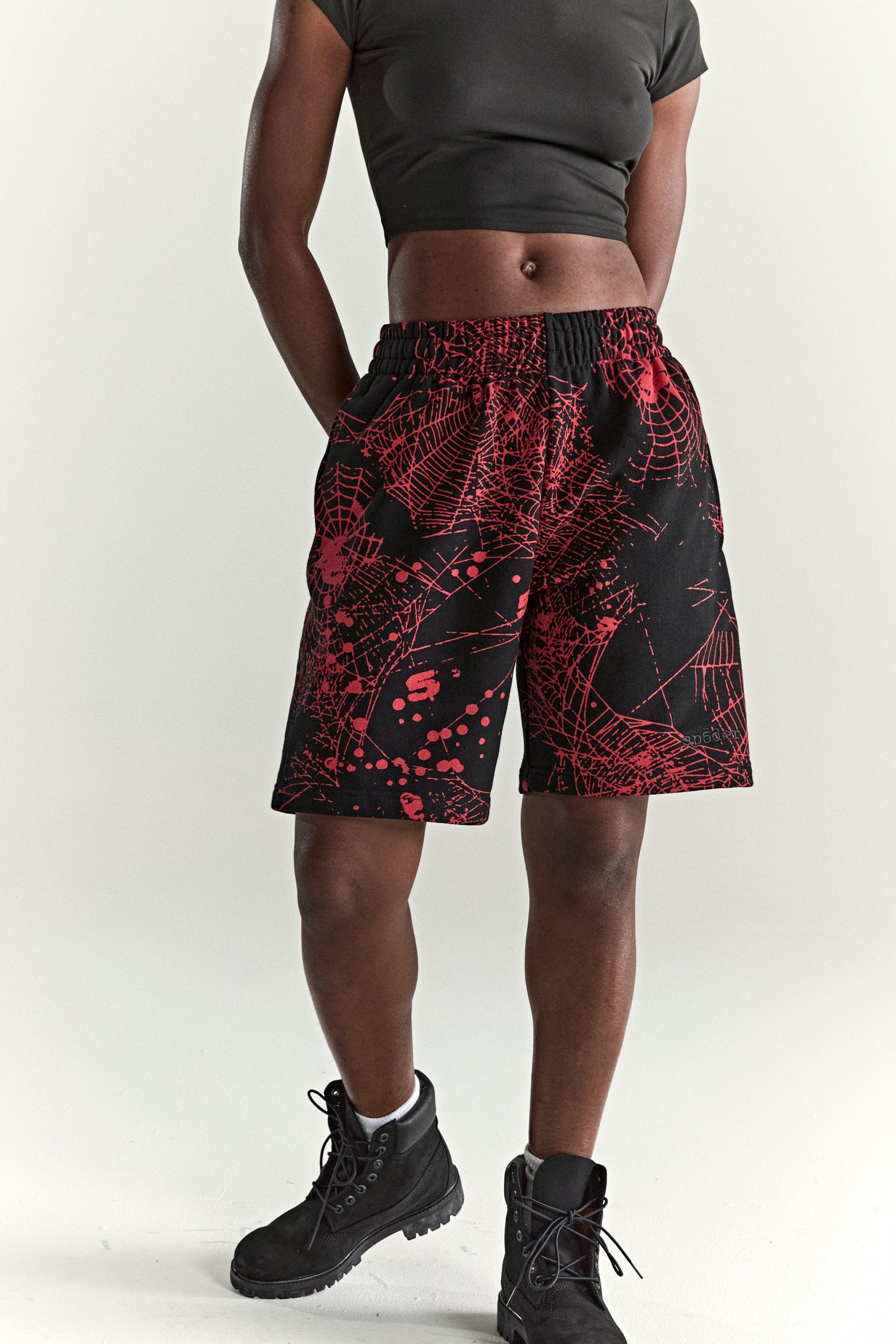 BLACK AOP WEB V2 SWEATSHORT ON MODEL