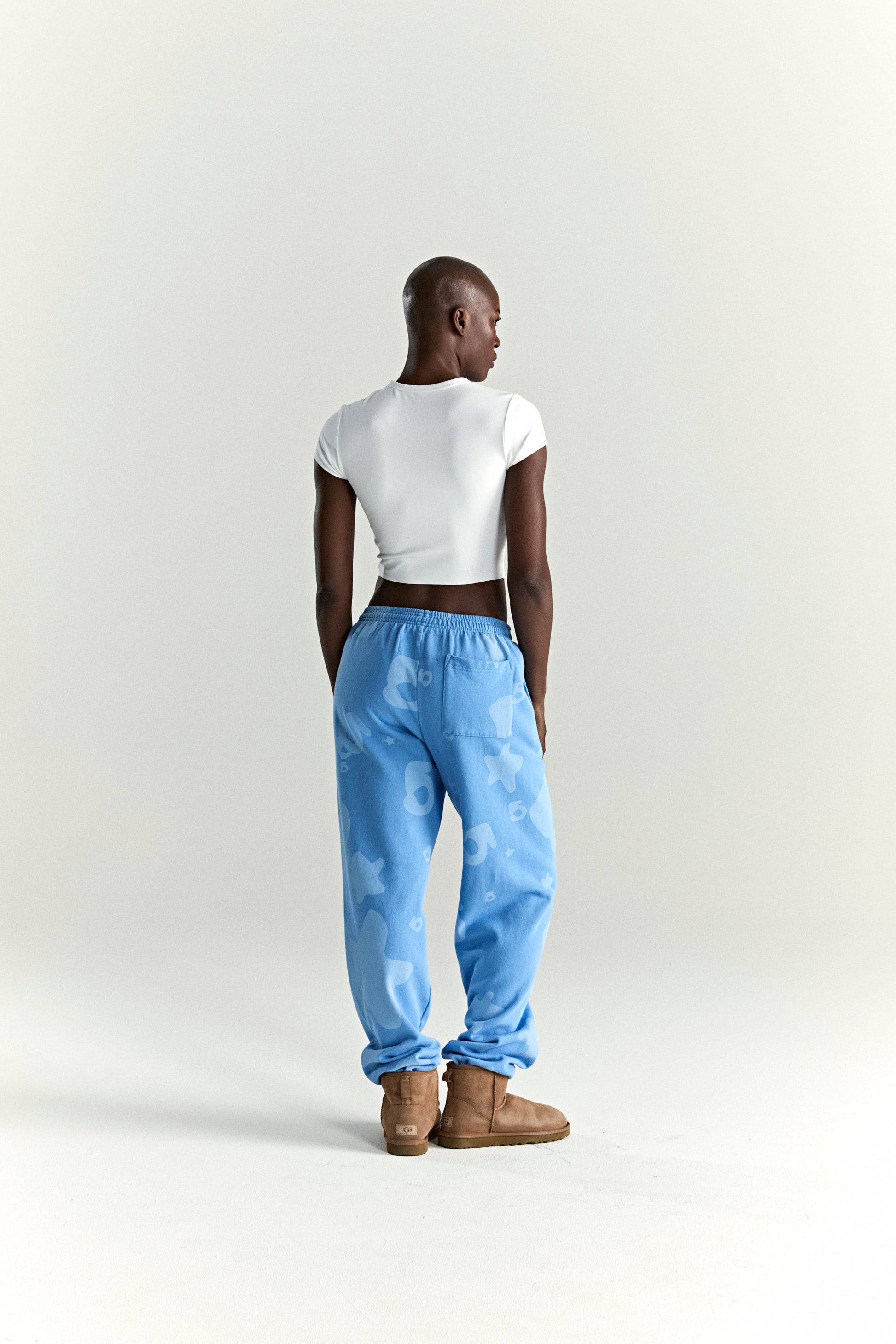 DUSTY BLUE BELUGA V2 SWEATPANT ON MODEL