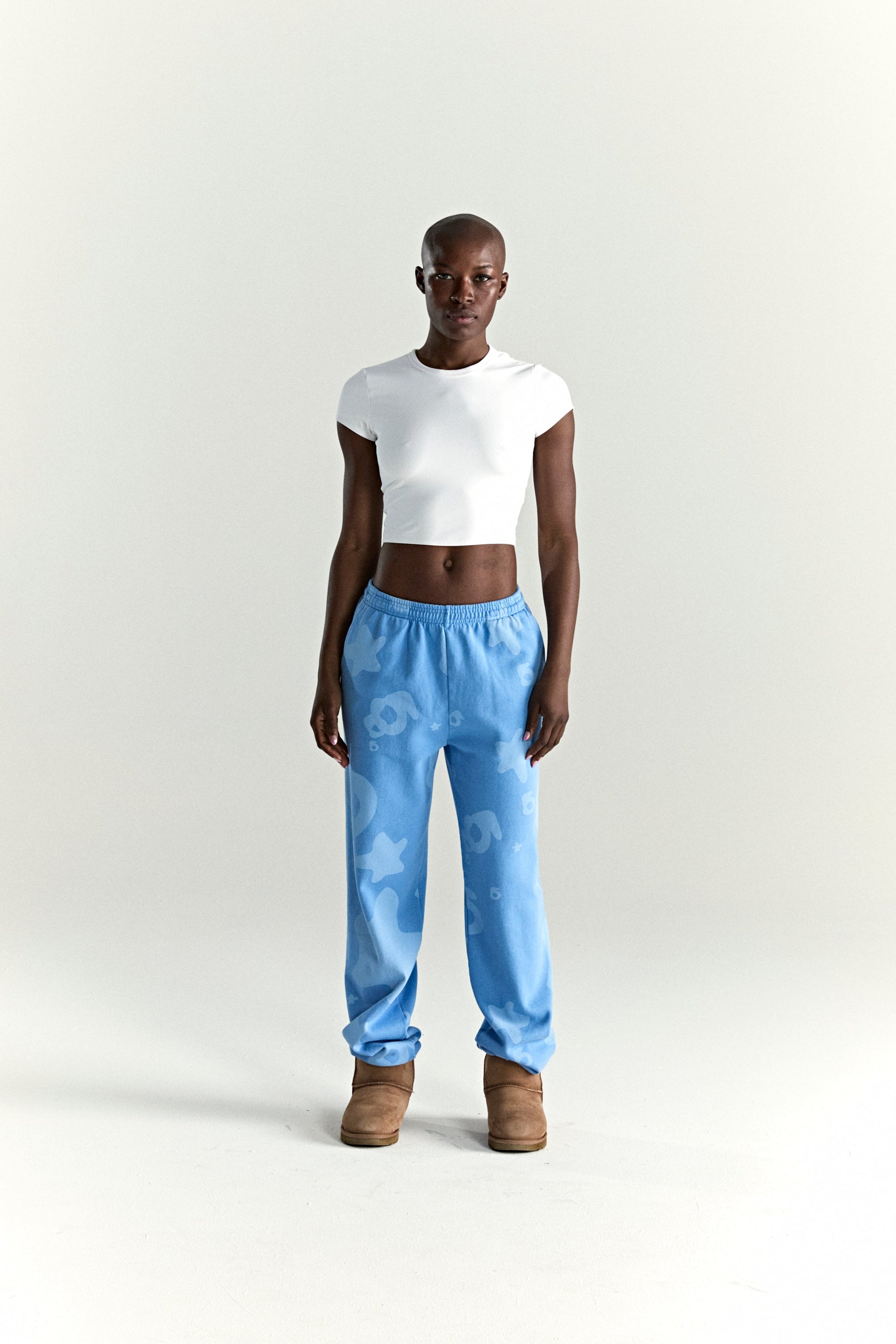 DUSTY BLUE BELUGA V2 SWEATPANT ON MODEL