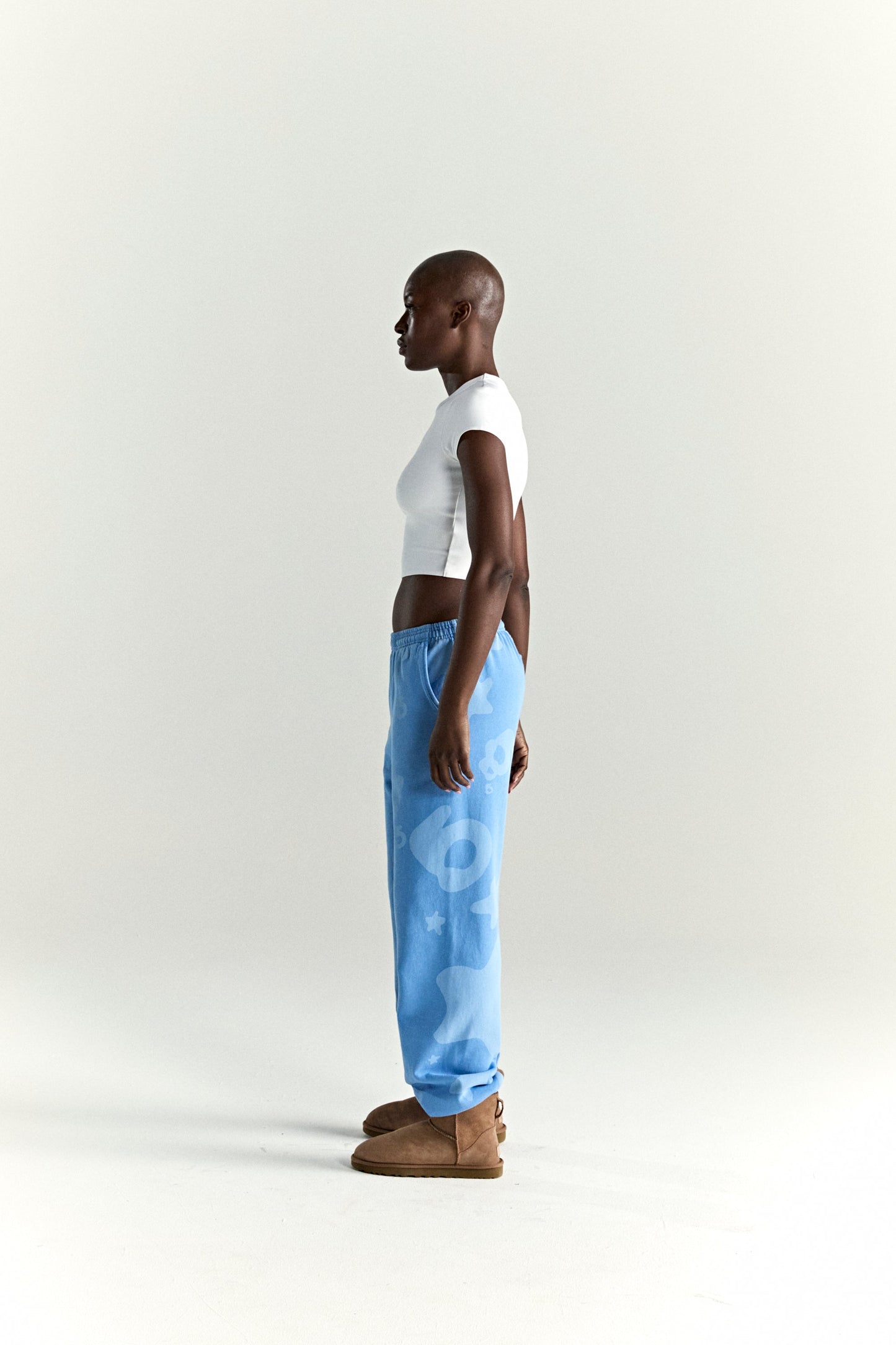 DUSTY BLUE BELUGA V2 SWEATPANT ON MODEL