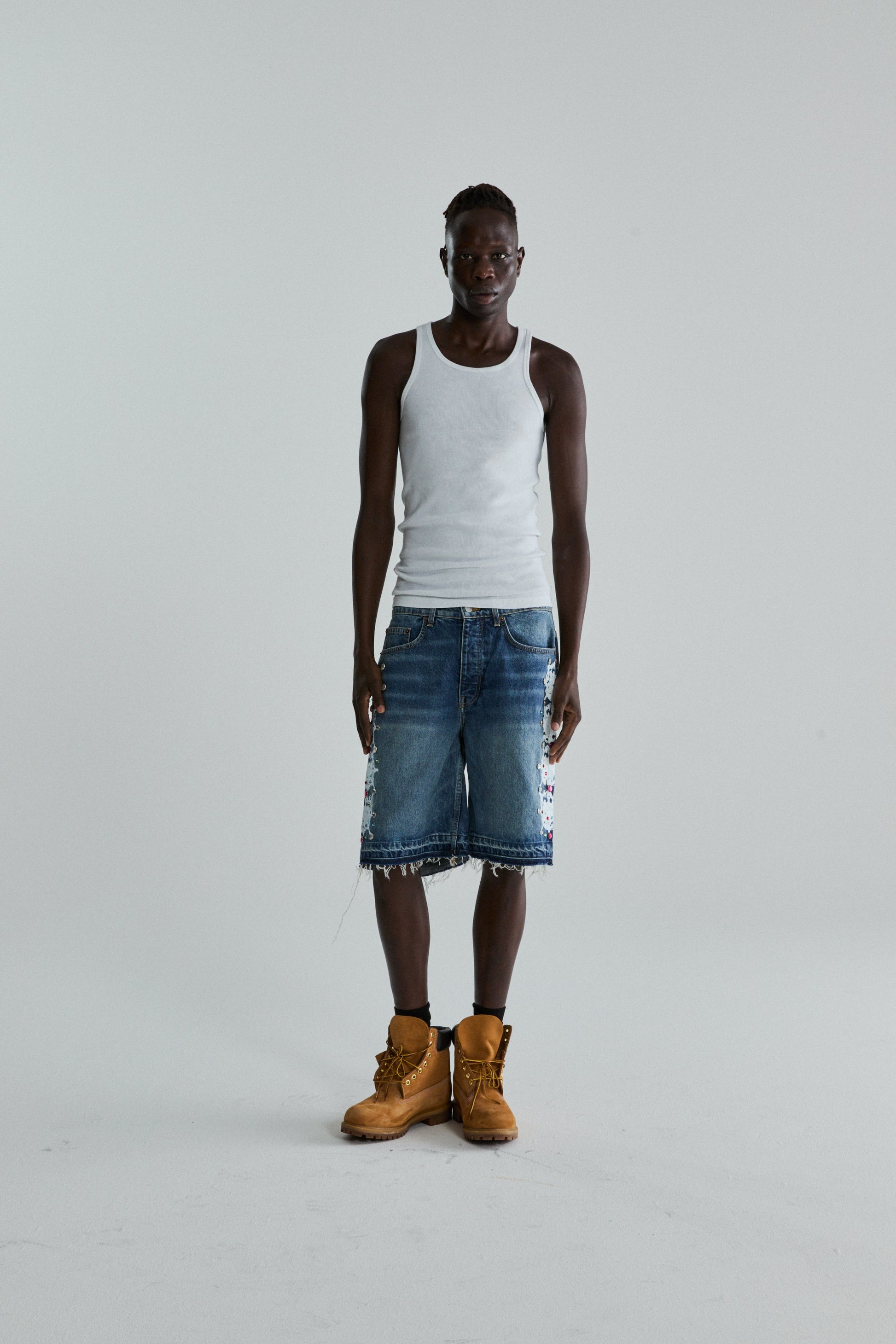 LBW WEB STONE DENIM SHORTS ON MODEL