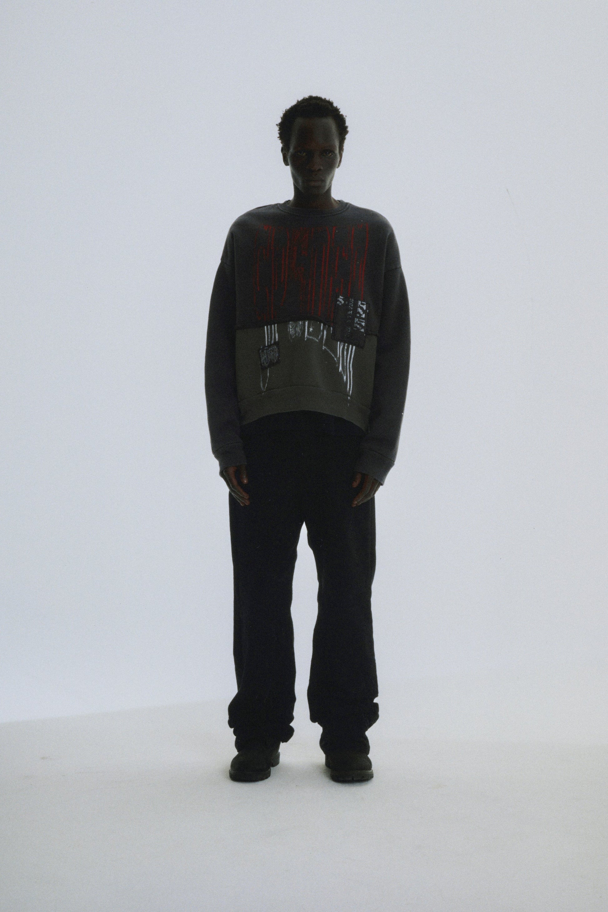 BLACK DIFFUSED COLLEGIATE CREWNECK ON MODEL