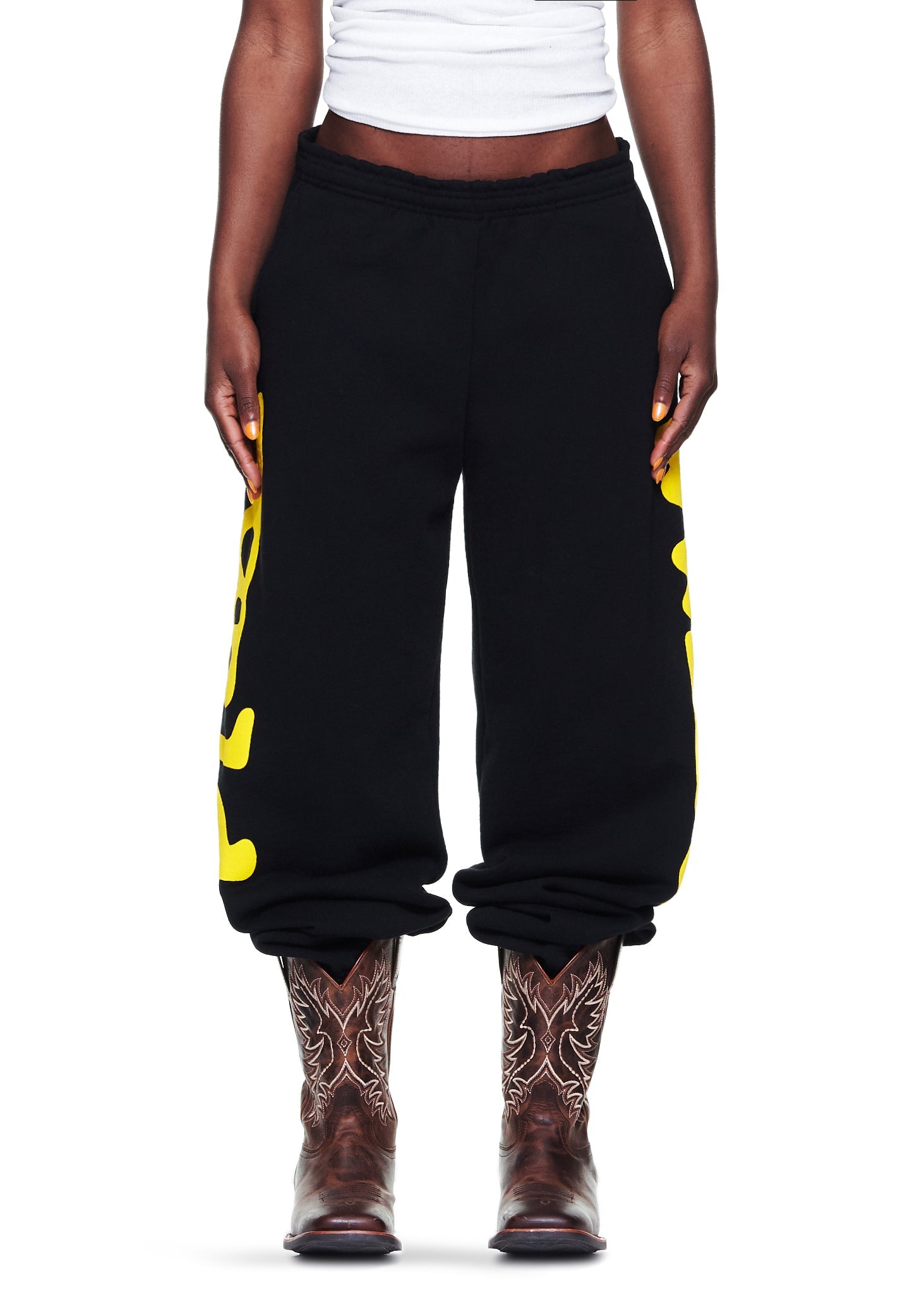 ONYX BELUGA SWEATPANT FEMALE MODEL