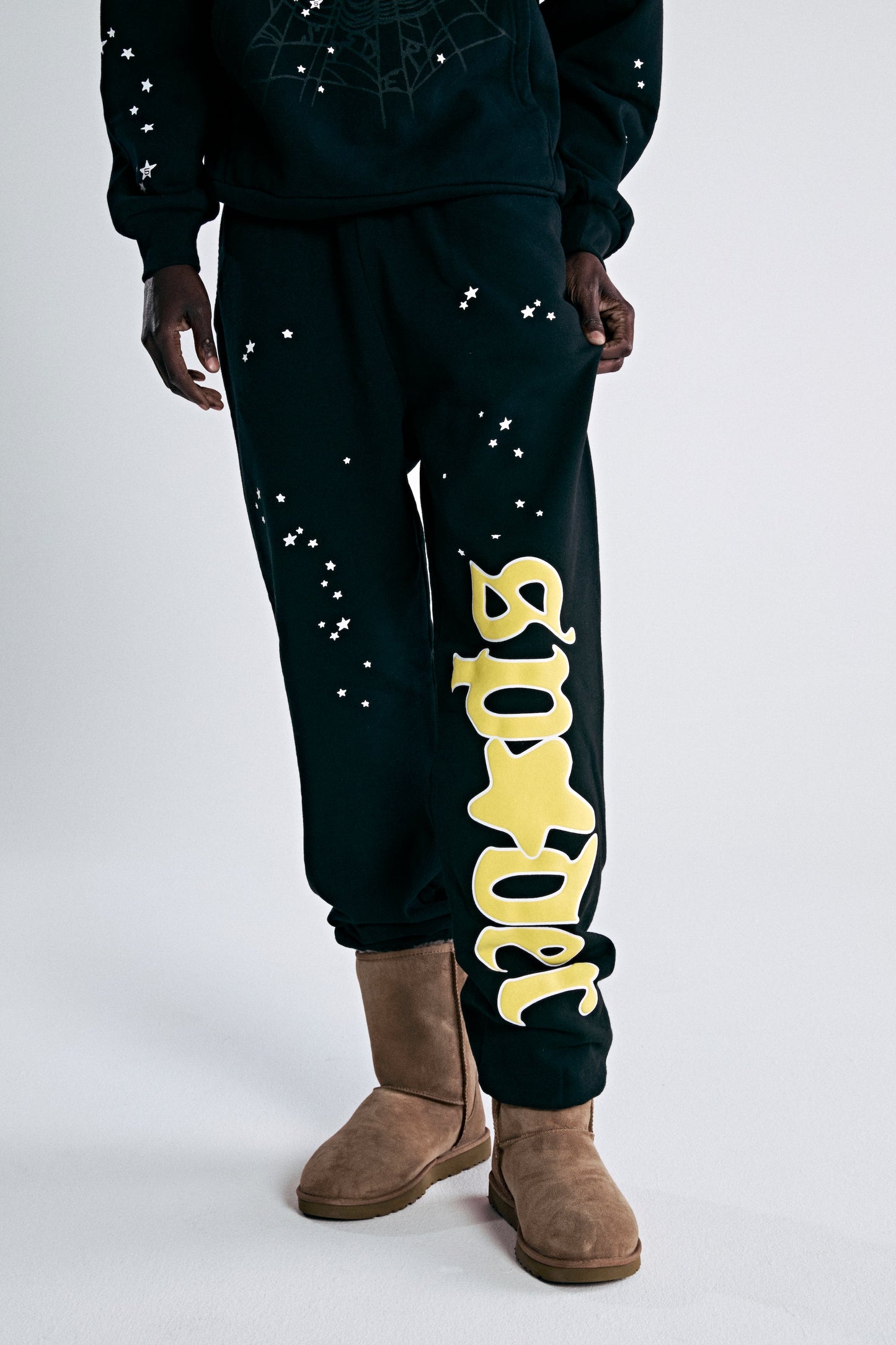 BLACK JEFFERY SWEATPANT ON MODEL