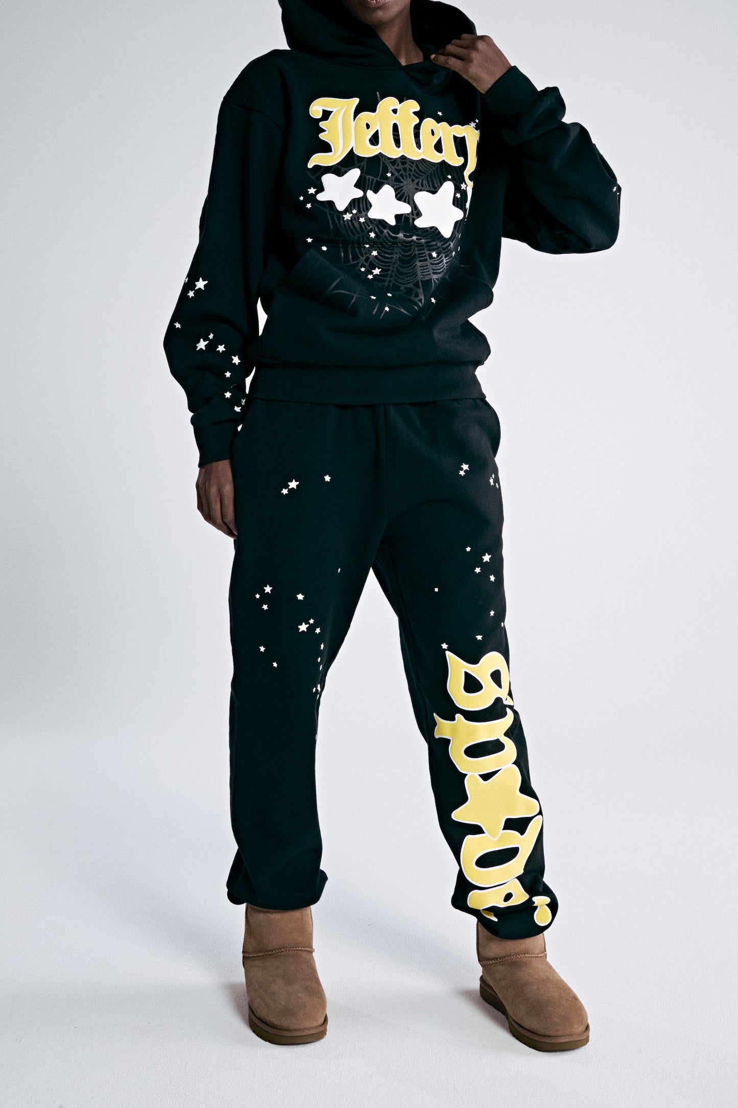 BLACK JEFFERY SWEATPANT ON MODEL