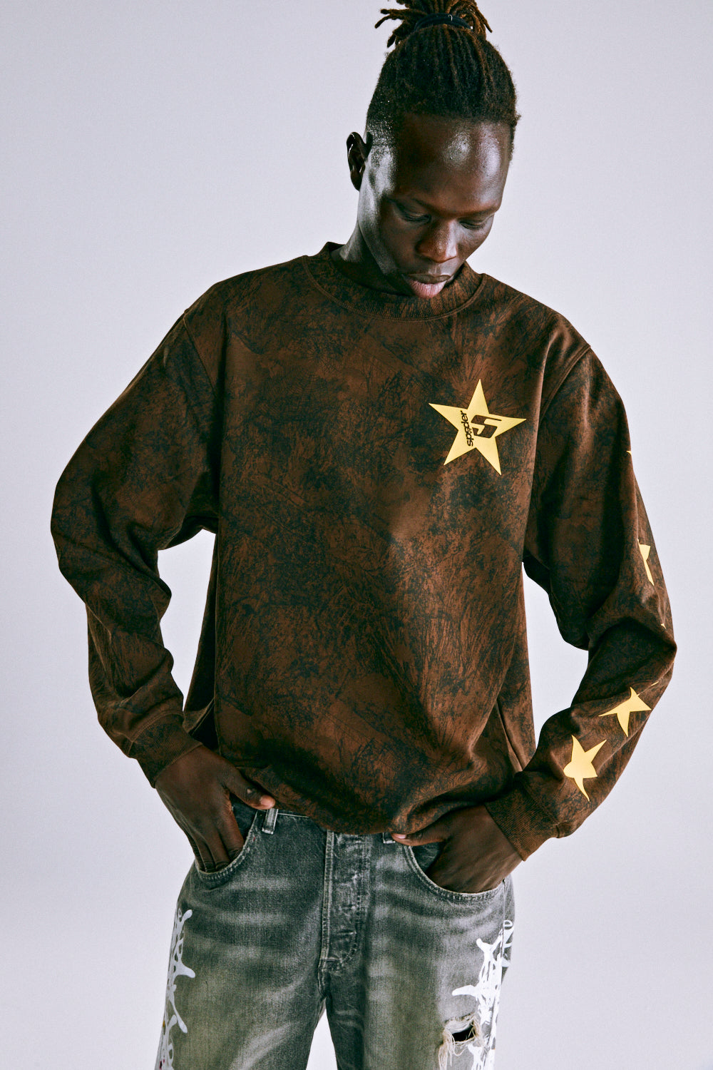 BROWN 5 CREWNECK SWEATSHIRT ON MODEL