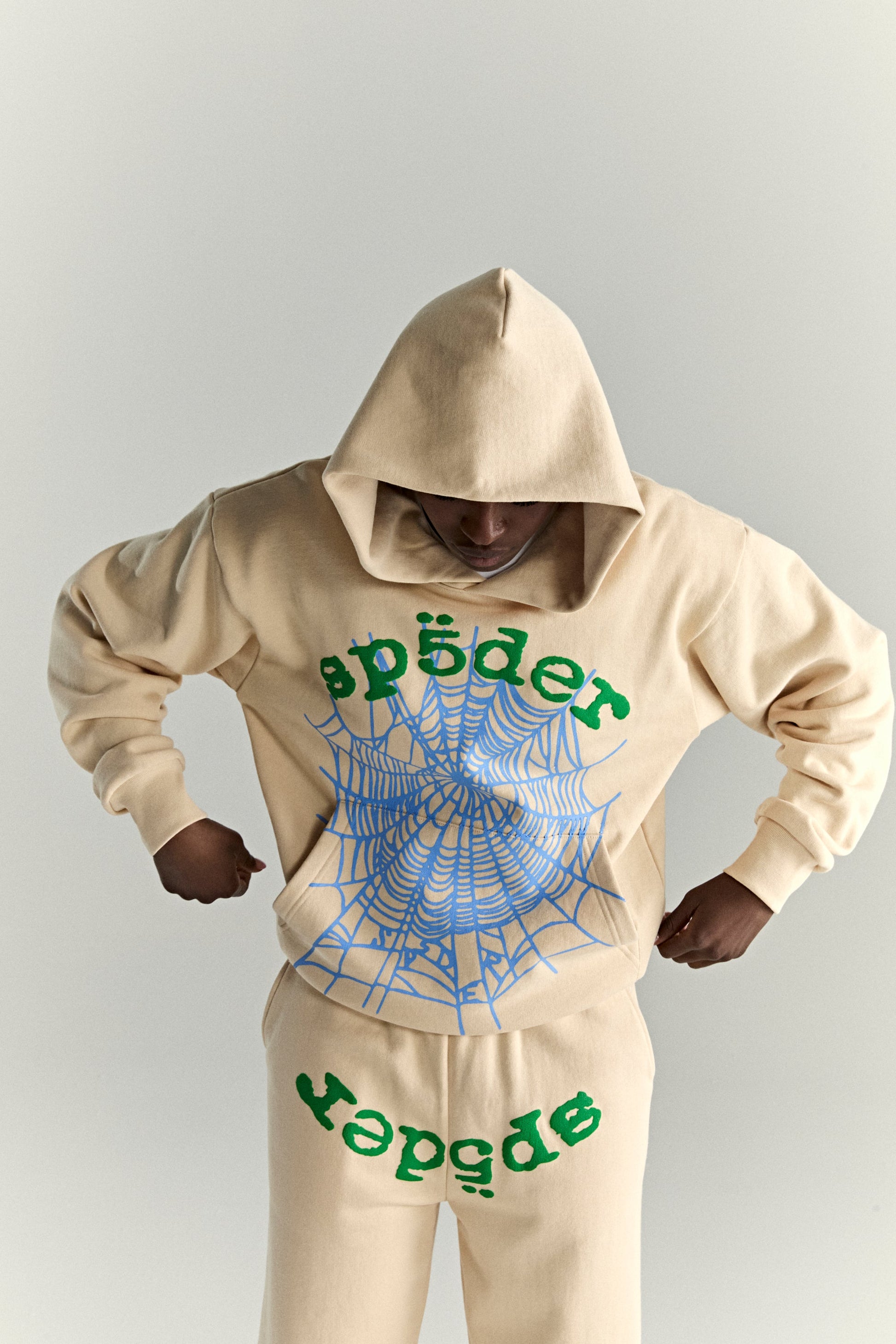 CREAM OG WEB V2 HOODIE ON MODEL