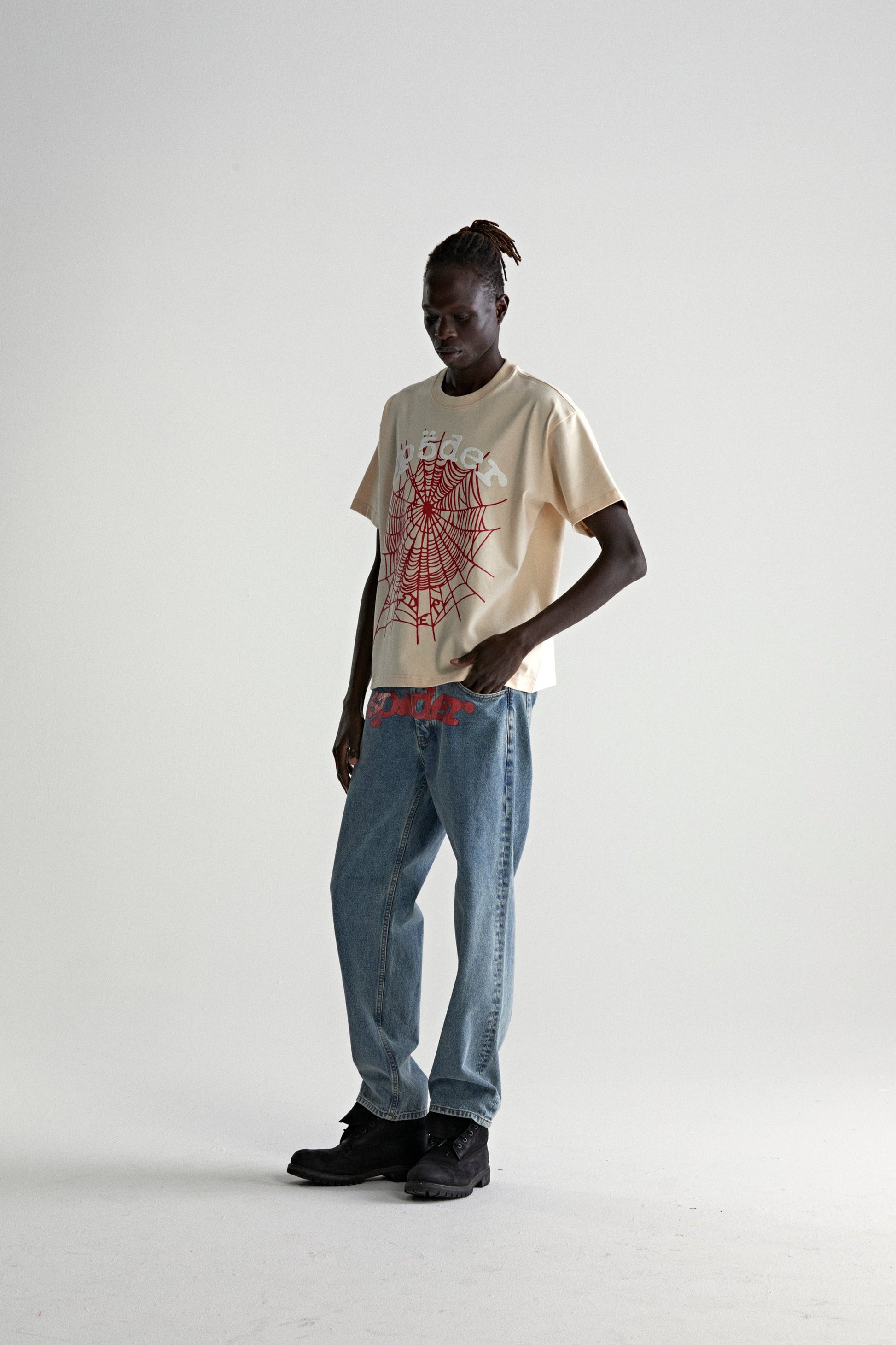 CREAM LEGACY LOGO HW TEE ON MODEL