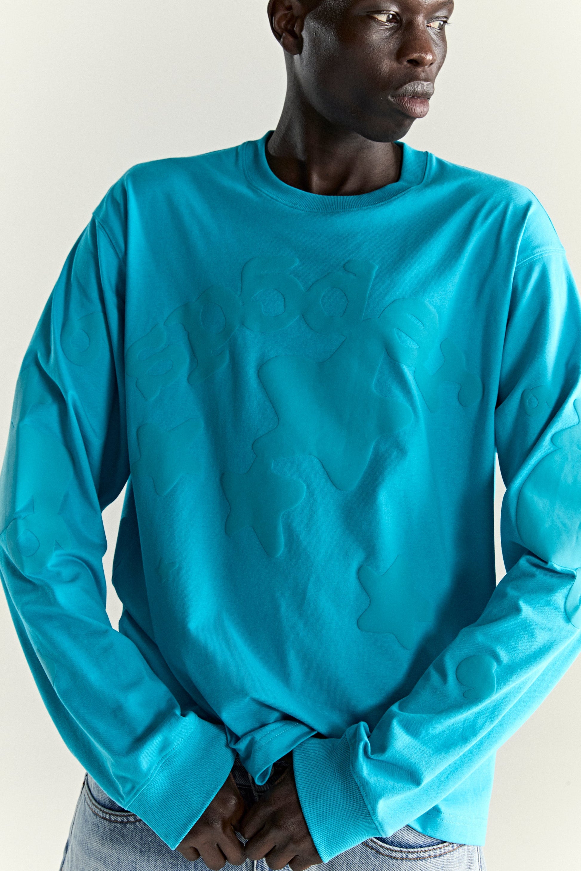 OCEAN BLUE BELUGA LONGSLEEVE TEE ON MODEL