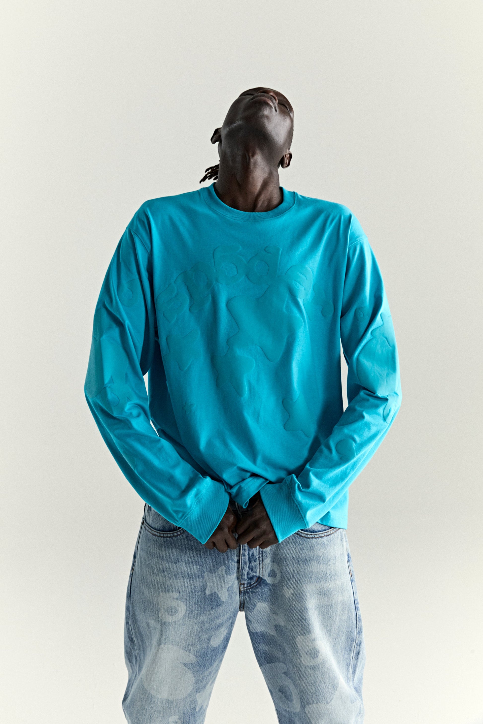 OCEAN BLUE BELUGA LONGSLEEVE TEE ON MODEL